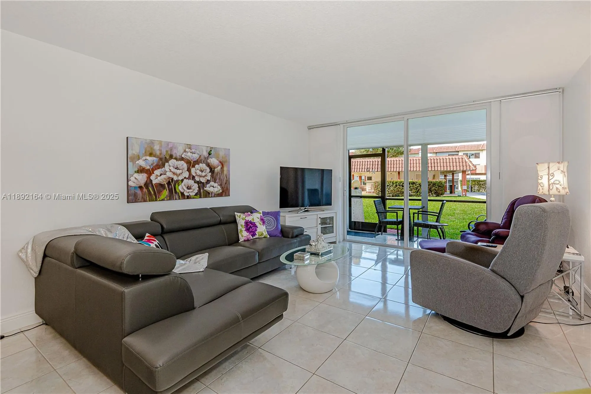 Property Slideshow image 10 of 27 | 9410 n hollybrook lake dr # 11-109, Pembroke Pines, FL, 33025