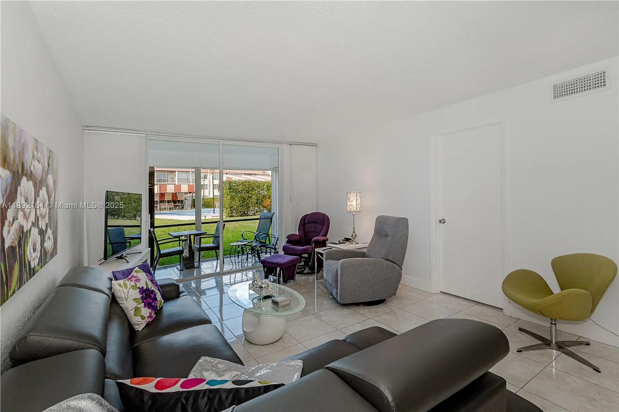 Property Slideshow image 11 of 27 | 9410 n hollybrook lake dr # 11-109, Pembroke Pines, FL, 33025