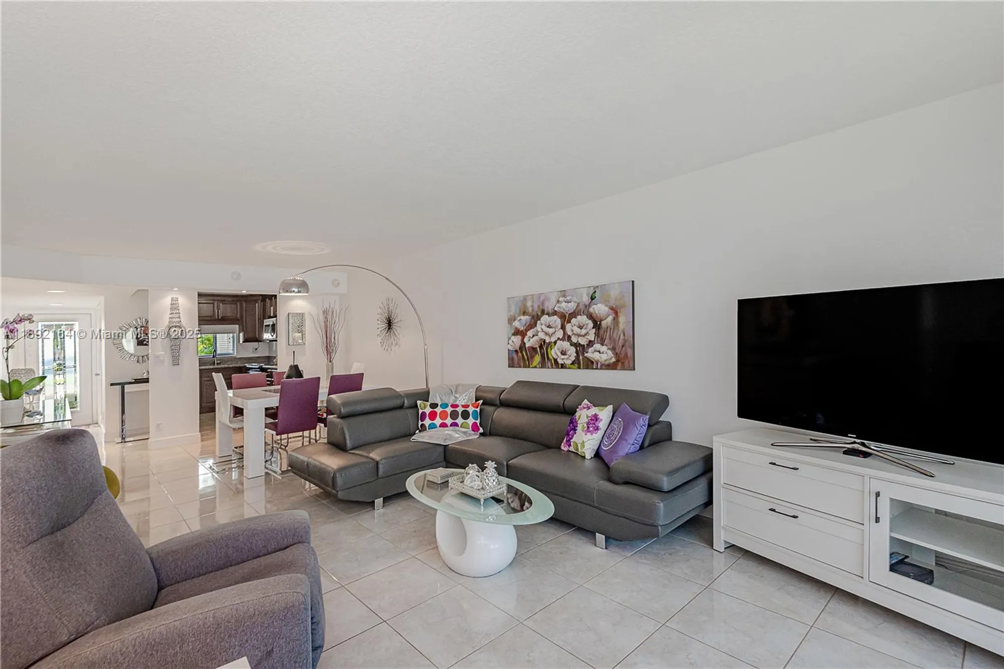 Property Slideshow image 12 of 27 | 9410 n hollybrook lake dr # 11-109, Pembroke Pines, FL, 33025