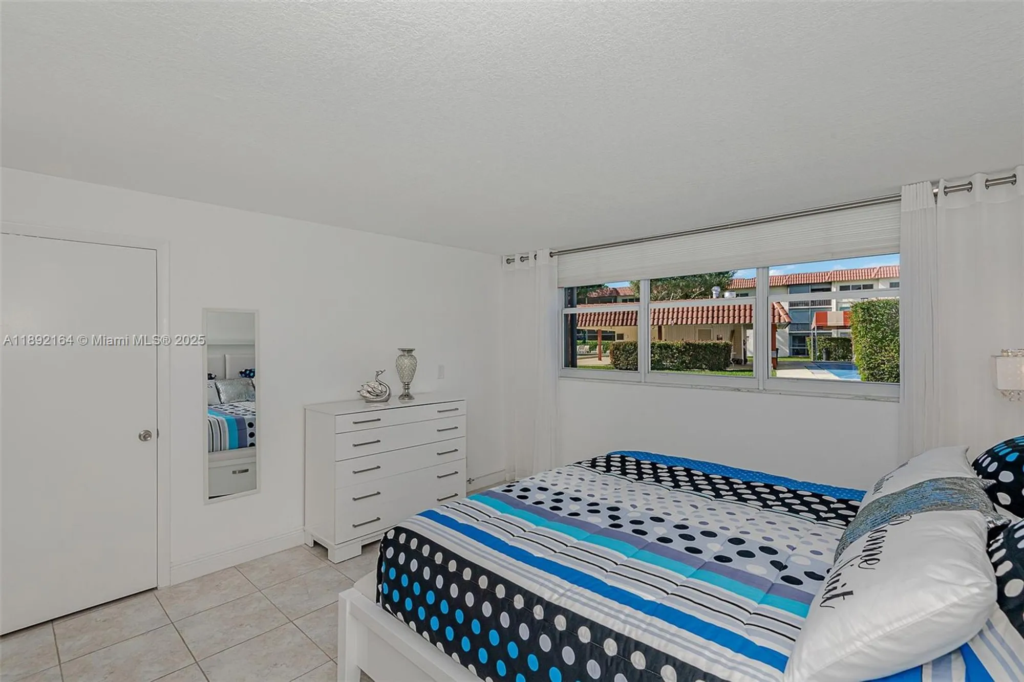 Property Slideshow image 13 of 27 | 9410 n hollybrook lake dr # 11-109, Pembroke Pines, FL, 33025