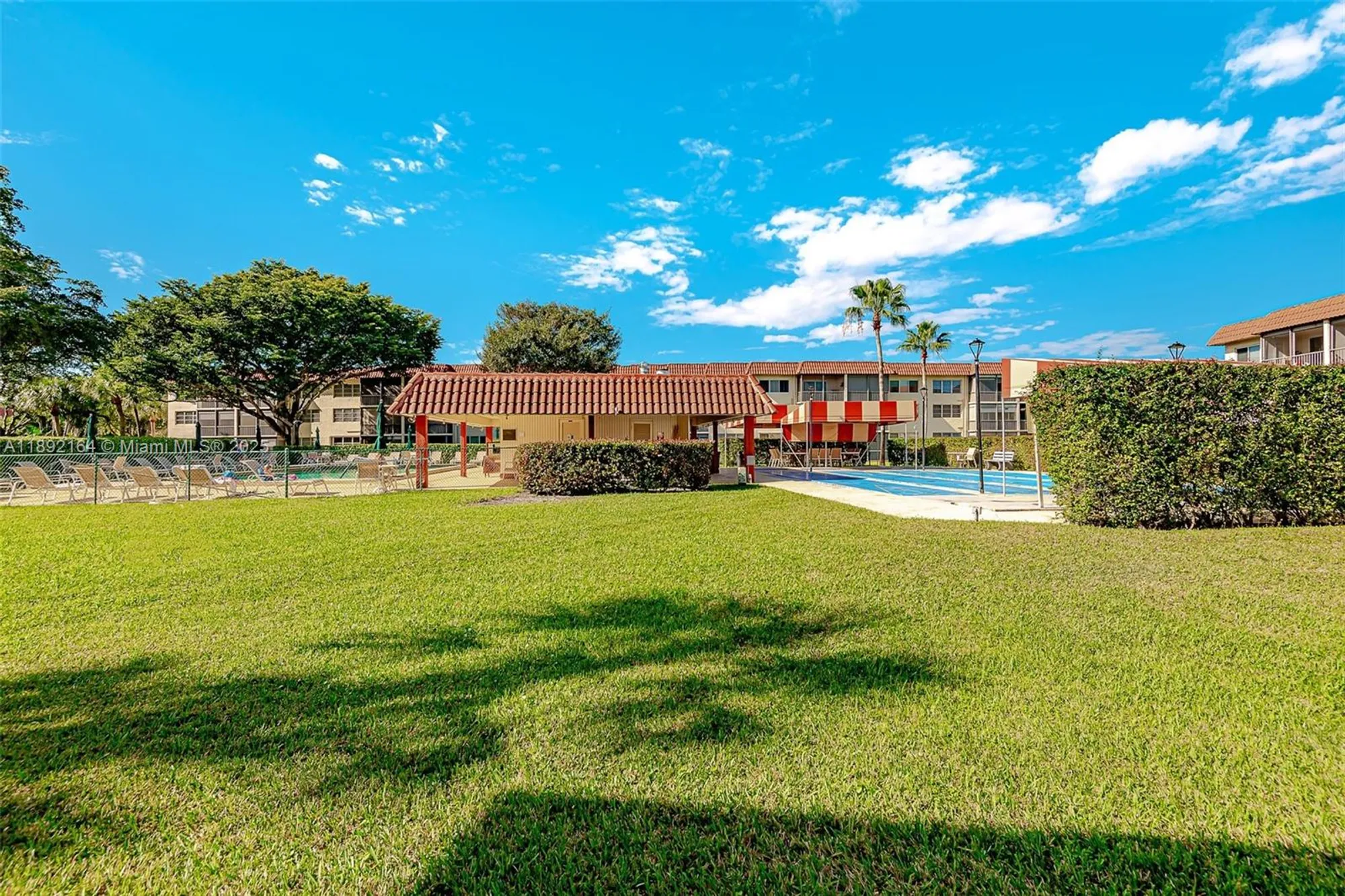 Property Slideshow image 25 of 27 | 9410 n hollybrook lake dr # 11-109, Pembroke Pines, FL, 33025