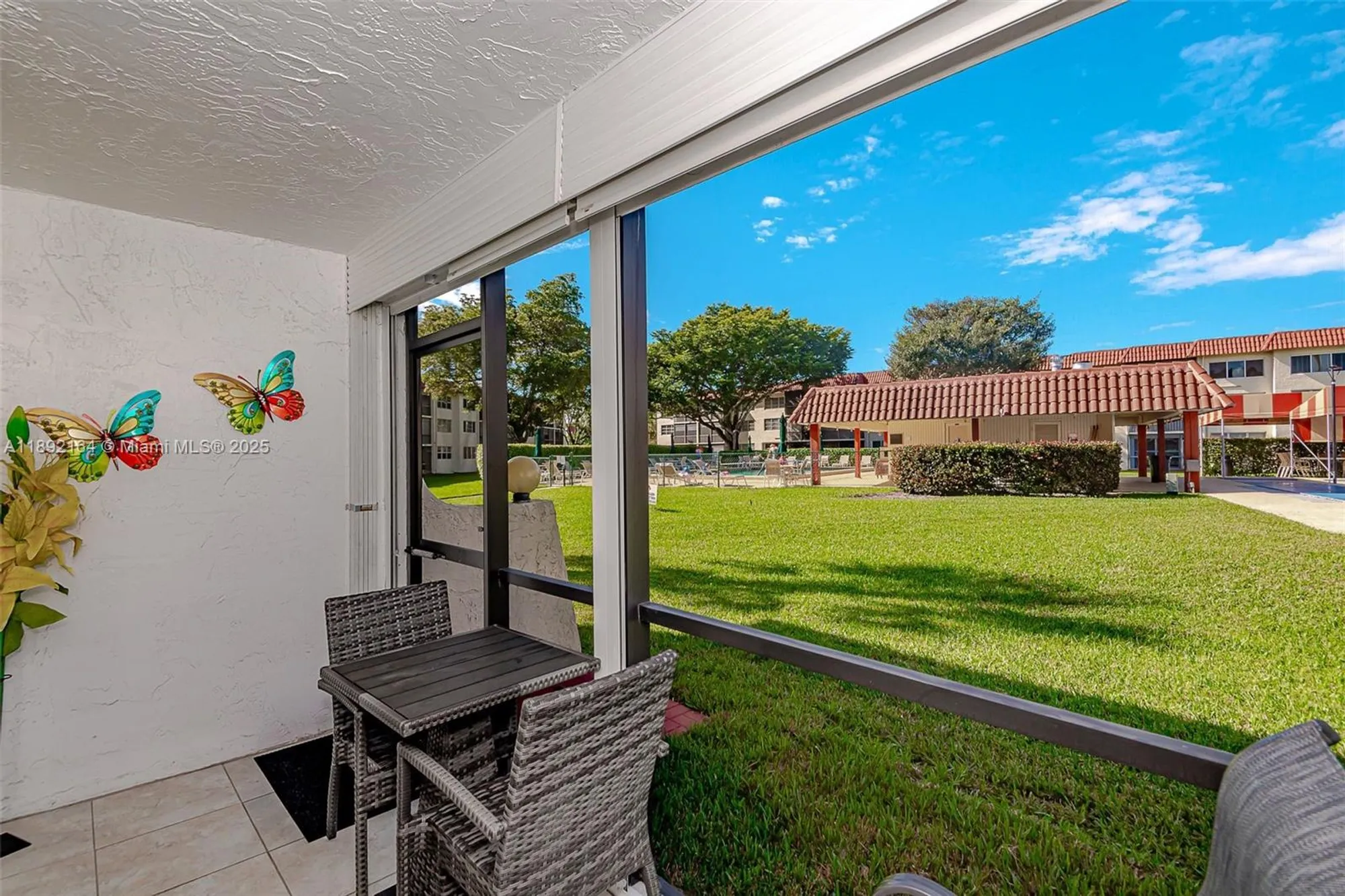Property Slideshow image 23 of 27 | 9410 n hollybrook lake dr # 11-109, Pembroke Pines, FL, 33025