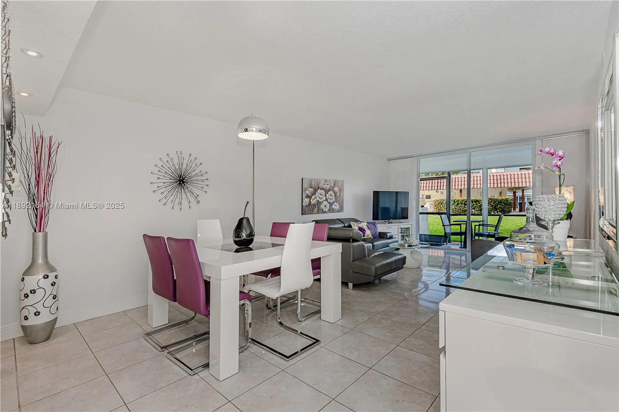 Property Slideshow image 9 of 27 | 9410 n hollybrook lake dr # 11-109, Pembroke Pines, FL, 33025