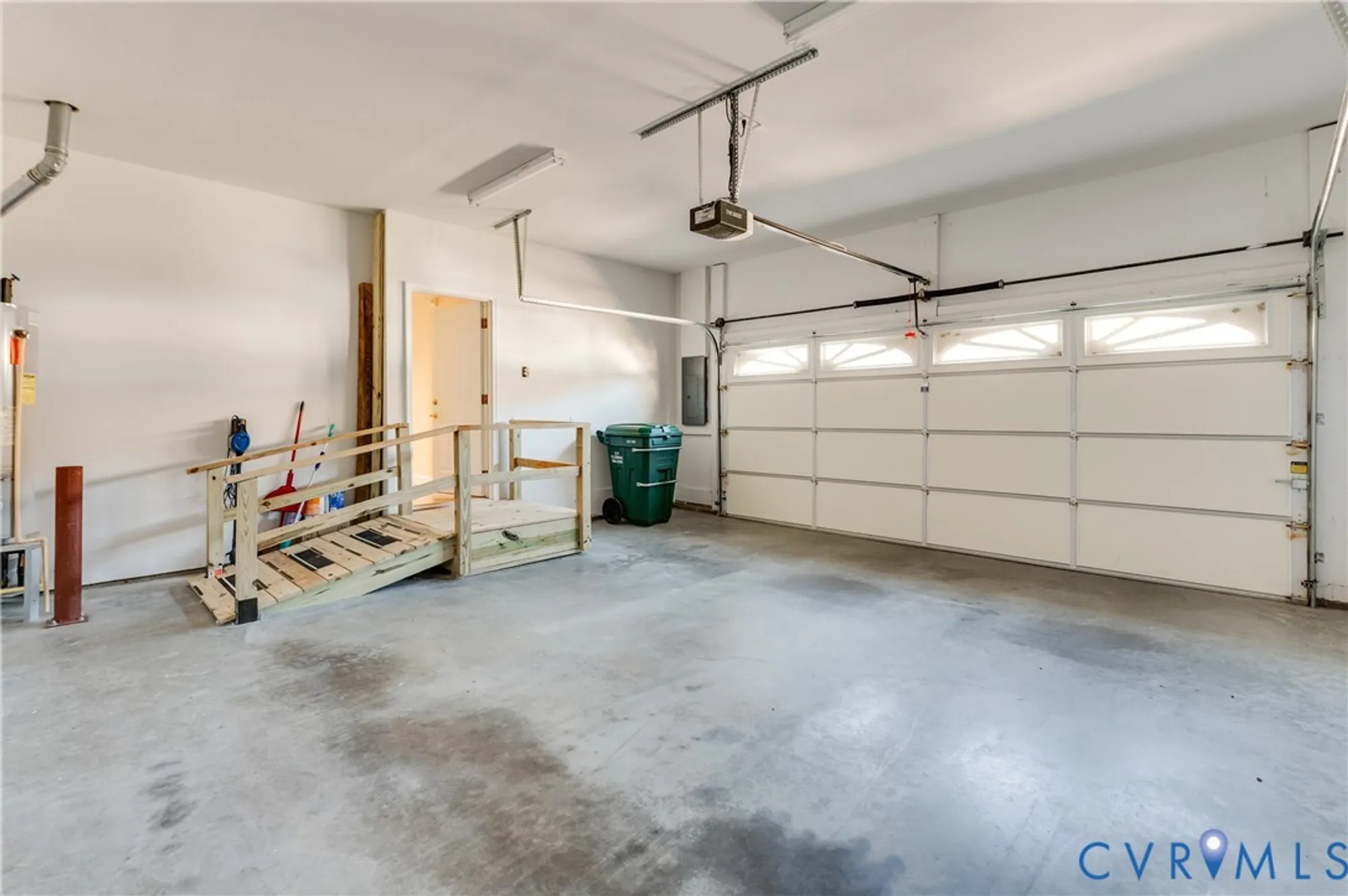 Property Slideshow image 24 of 37 | 9300 amberleigh cir, North Chesterfield, VA, 23236