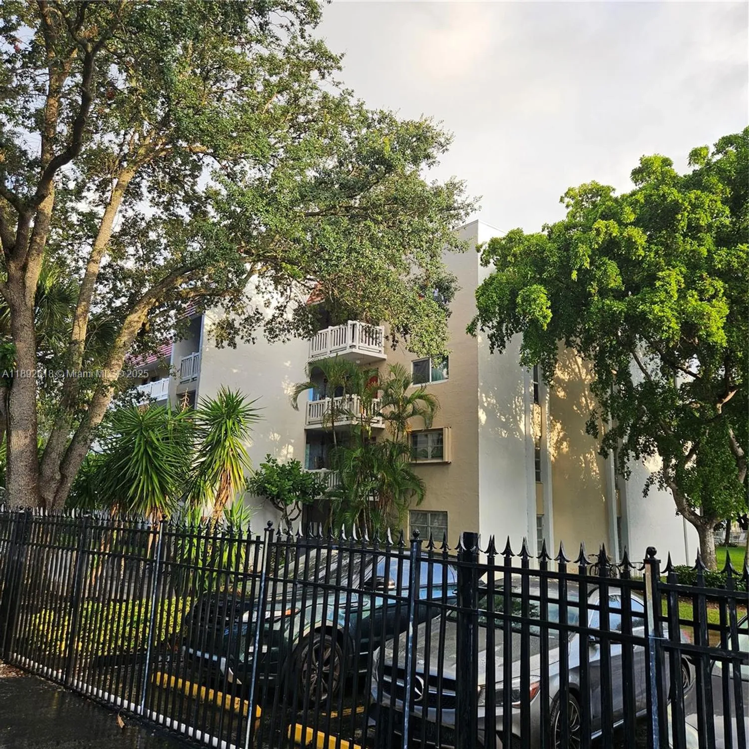 Property Slideshow image 1 of 15 | 3571 inverrary dr 409, Lauderhill, FL, 33319