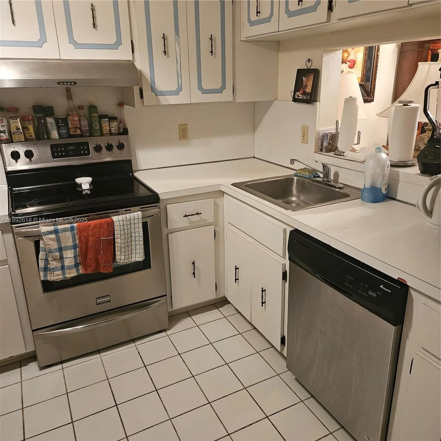 Property Slideshow image 4 of 15 | 3571 inverrary dr 409, Lauderhill, FL, 33319