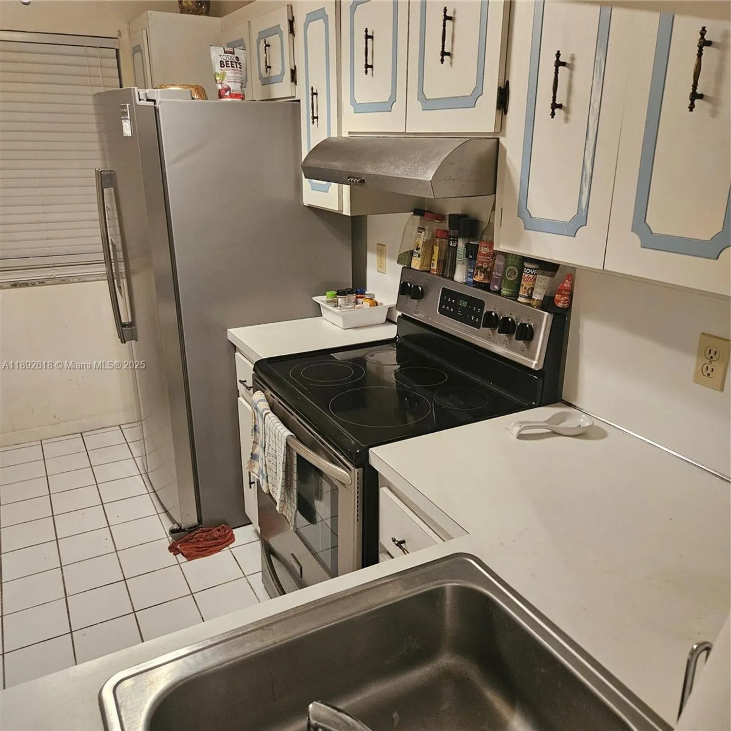 Property Slideshow image 6 of 15 | 3571 inverrary dr 409, Lauderhill, FL, 33319