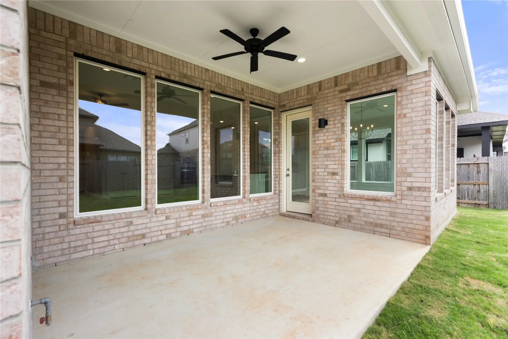 Property Slideshow image 25 of 27 | 609 borchers blvd, New Braunfels, TX, 78132