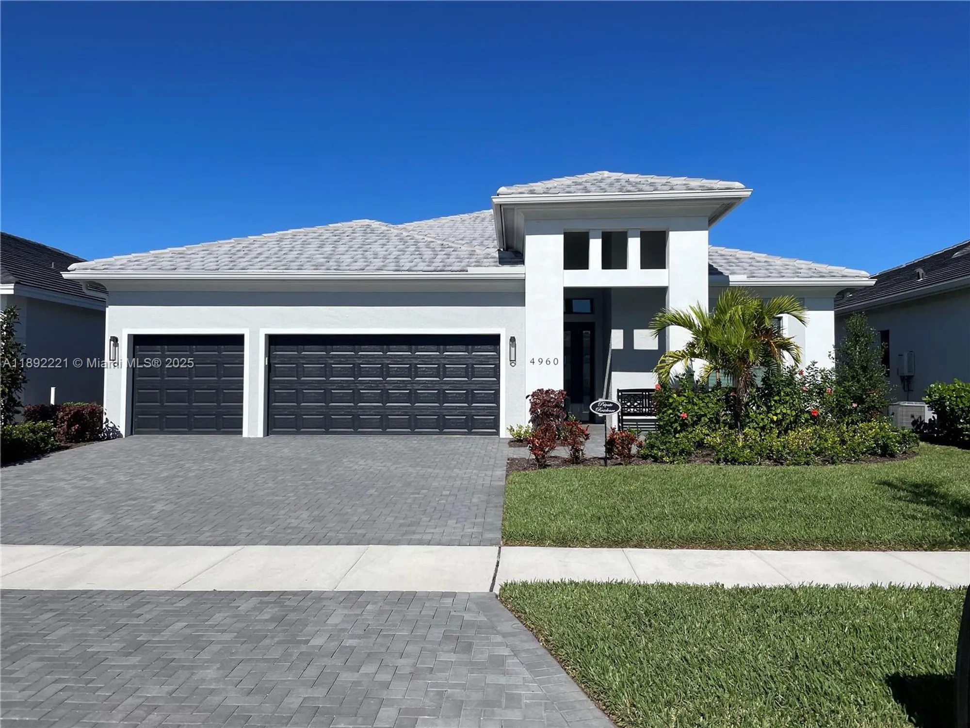 Property Slideshow image 1 of 15 | 4960 surfside cir, Bradenton, FL, 34211