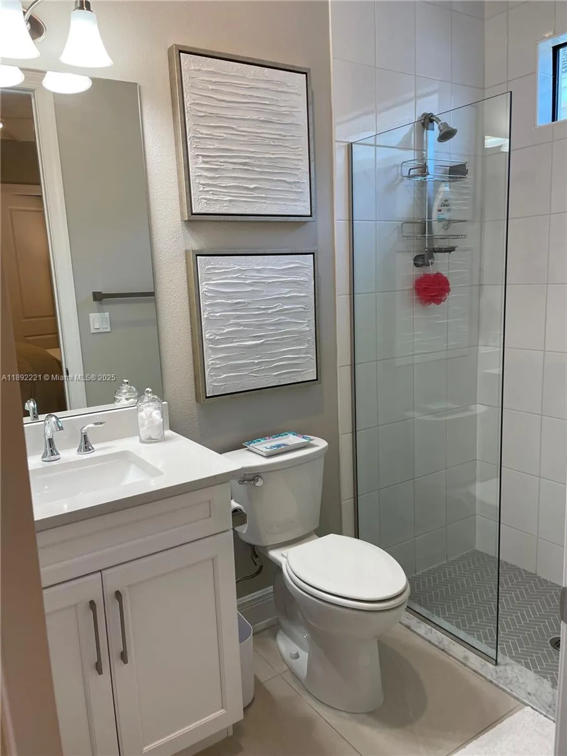 Property Slideshow image 10 of 15 | 4960 surfside cir, Bradenton, FL, 34211