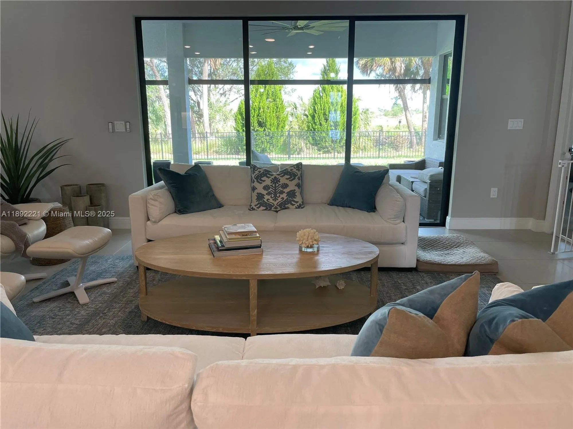 Property Slideshow image 4 of 15 | 4960 surfside cir, Bradenton, FL, 34211