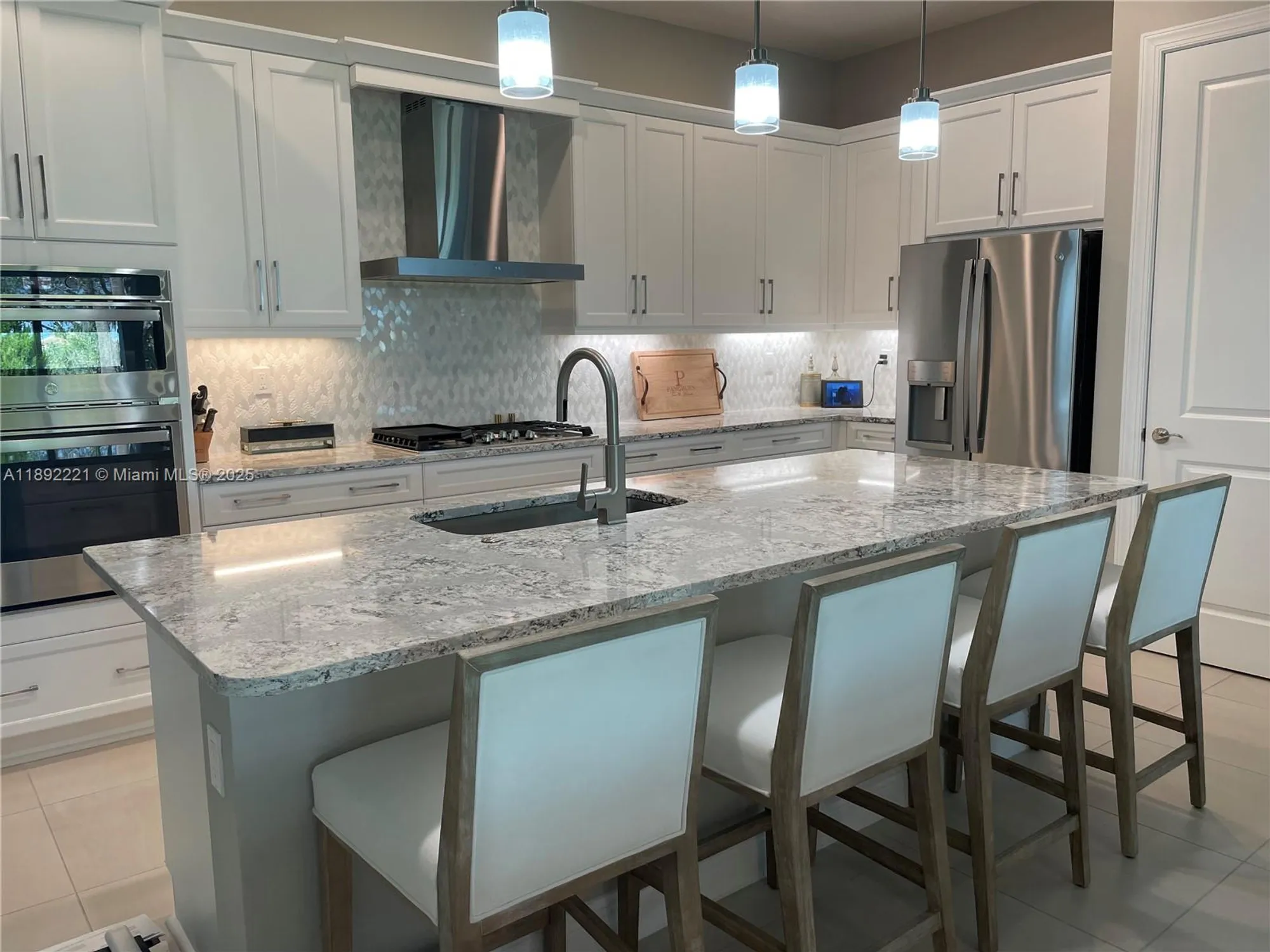 Property Slideshow image 5 of 15 | 4960 surfside cir, Bradenton, FL, 34211