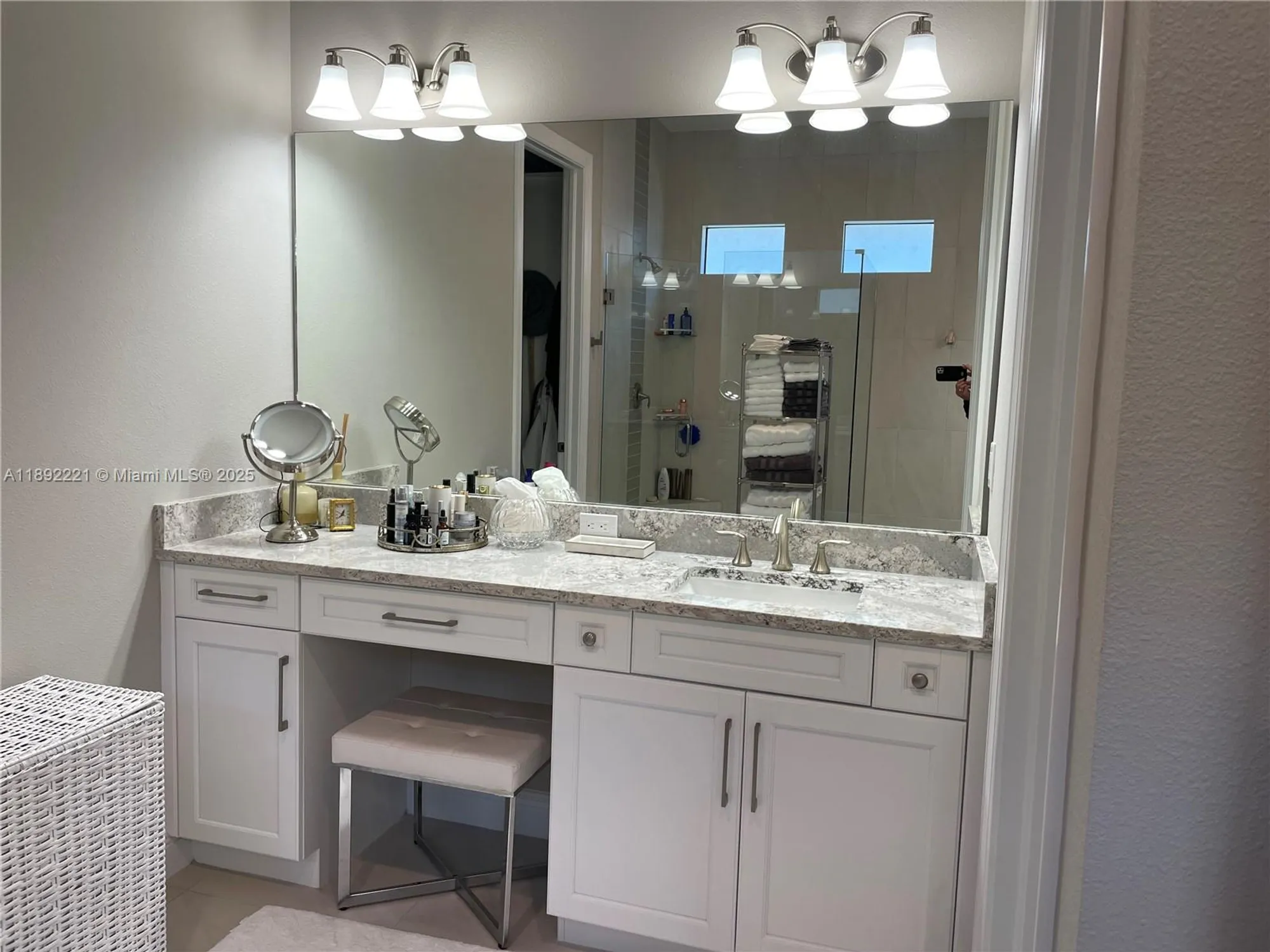 Property Slideshow image 7 of 15 | 4960 surfside cir, Bradenton, FL, 34211