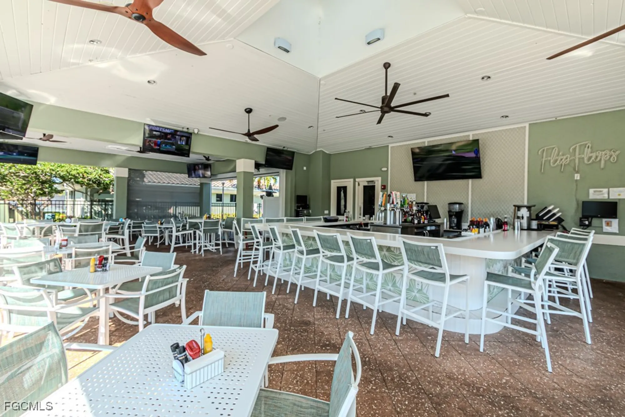 Property Slideshow image 28 of 36 | 10553 avila cir, Fort Myers, FL, 33913