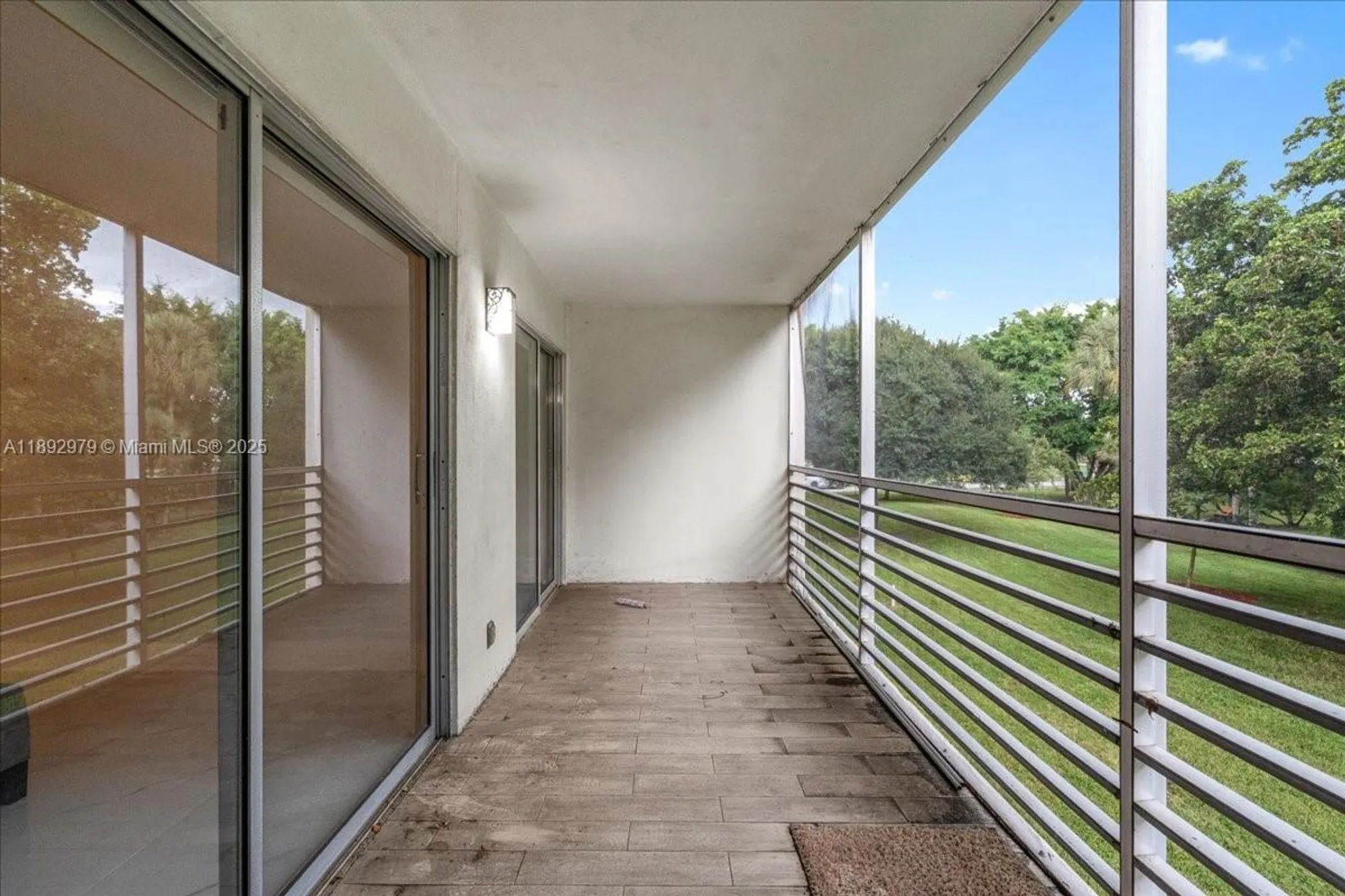 Property Slideshow image 16 of 23 | 2303 lucaya ln e2, Coconut Creek, FL, 33066