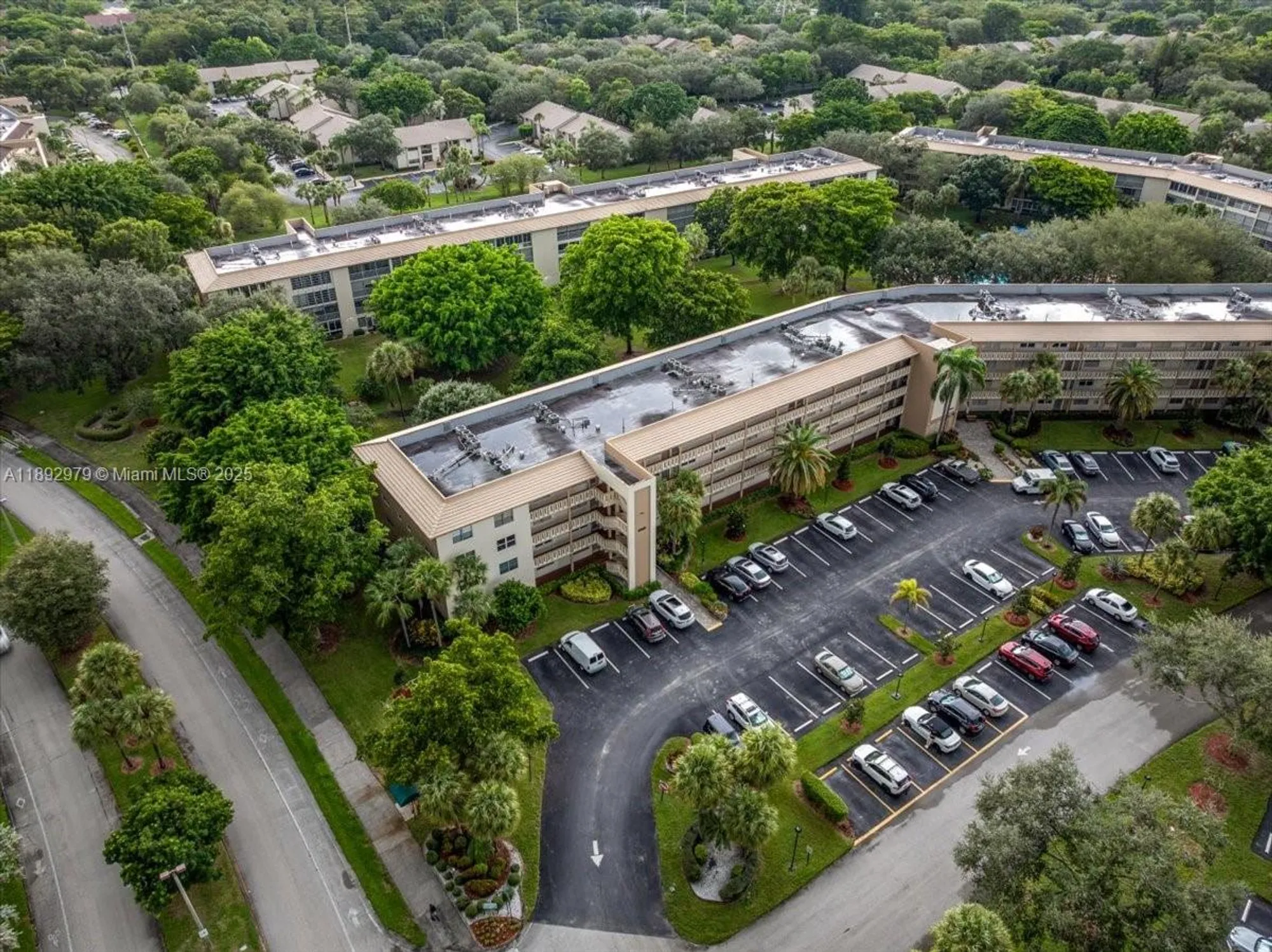 Property Slideshow image 17 of 23 | 2303 lucaya ln e2, Coconut Creek, FL, 33066