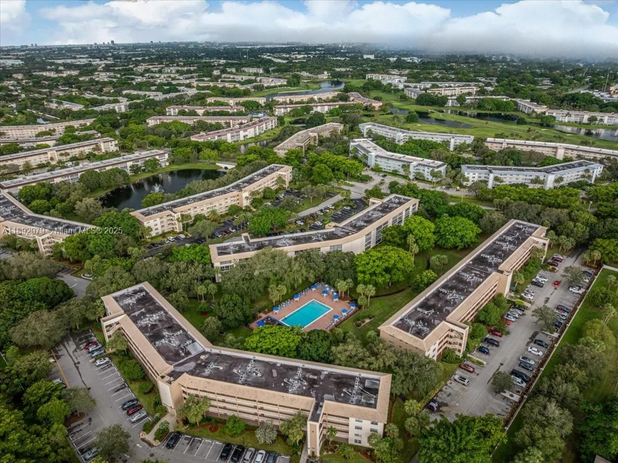 Property Slideshow image 19 of 23 | 2303 lucaya ln e2, Coconut Creek, FL, 33066