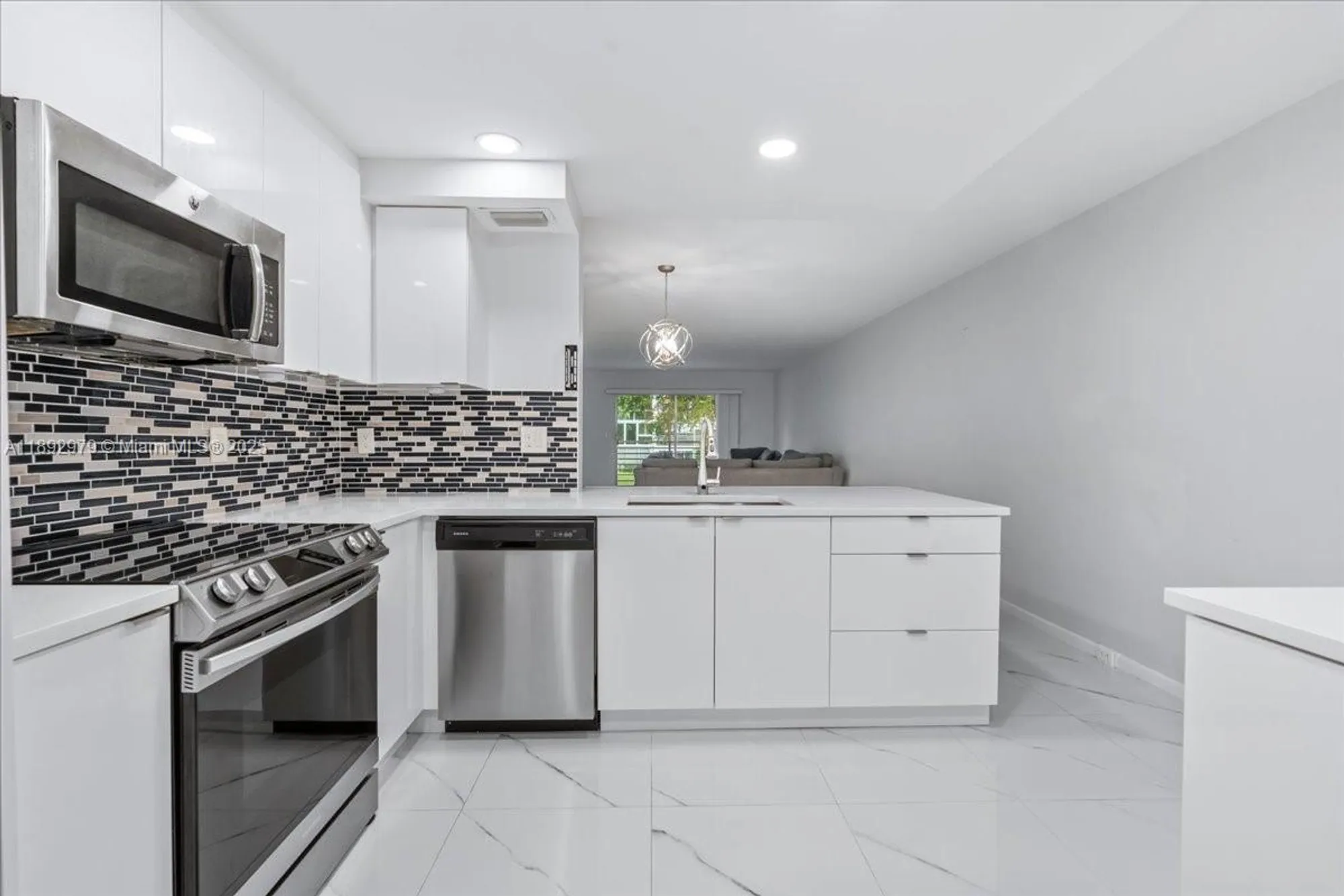 Property Slideshow image 1 of 23 | 2303 lucaya ln e2, Coconut Creek, FL, 33066