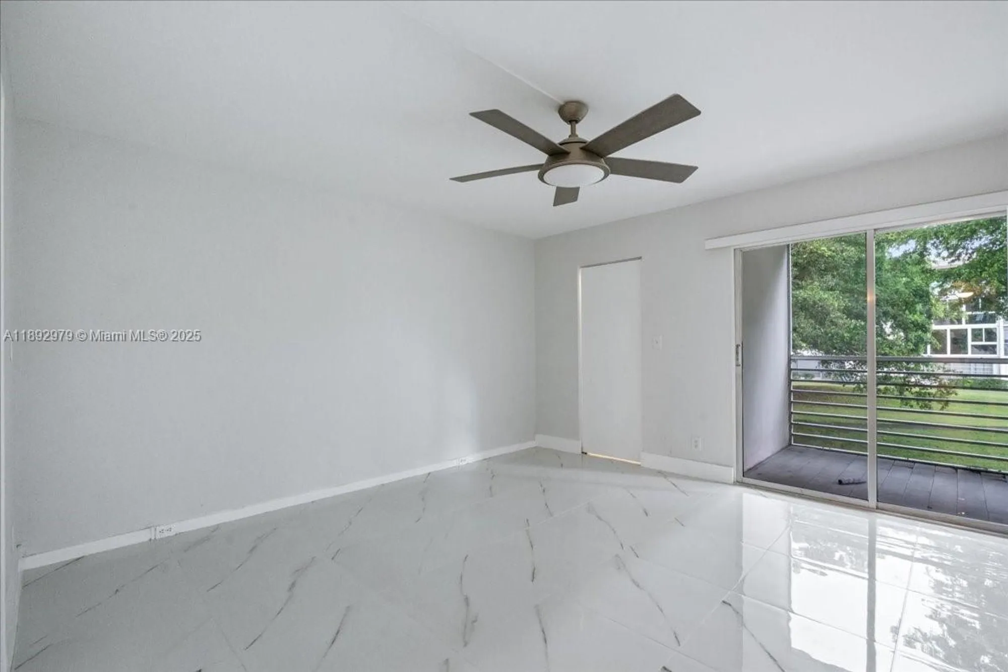 Property Slideshow image 10 of 23 | 2303 lucaya ln e2, Coconut Creek, FL, 33066