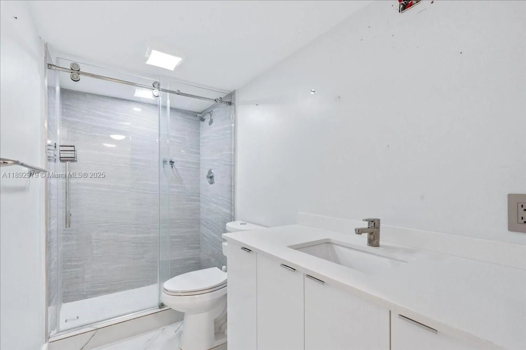 Property Slideshow image 11 of 23 | 2303 lucaya ln e2, Coconut Creek, FL, 33066