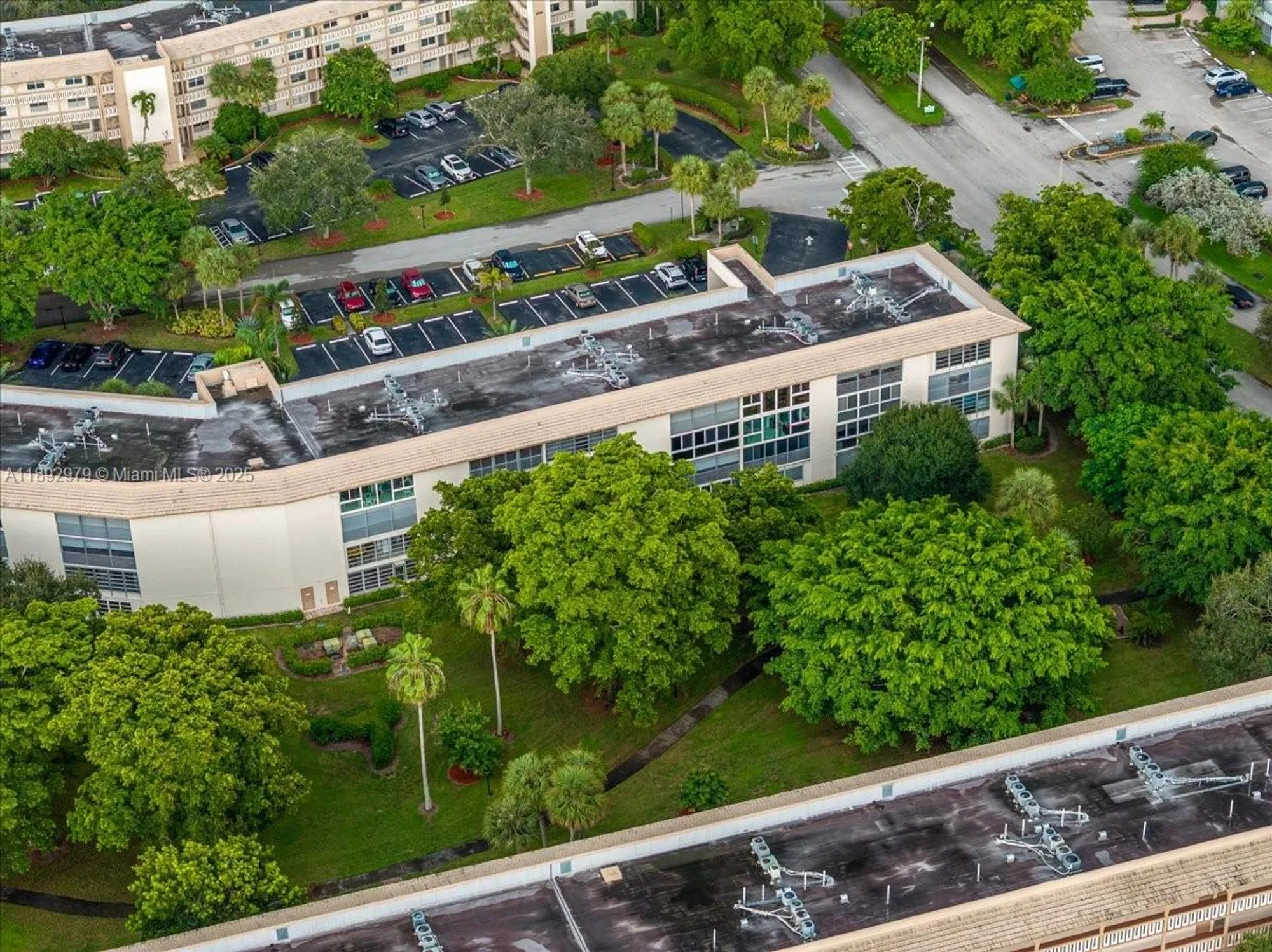 Property Slideshow image 21 of 23 | 2303 lucaya ln e2, Coconut Creek, FL, 33066