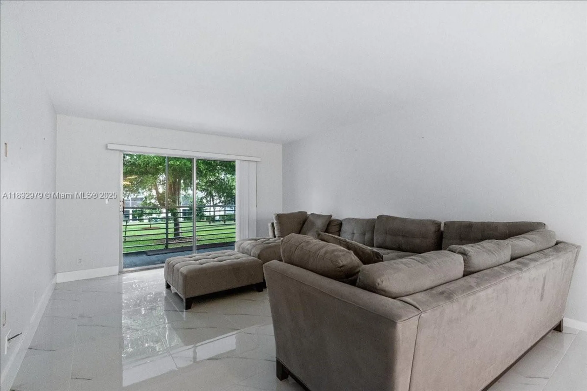 Property Slideshow image 3 of 23 | 2303 lucaya ln e2, Coconut Creek, FL, 33066