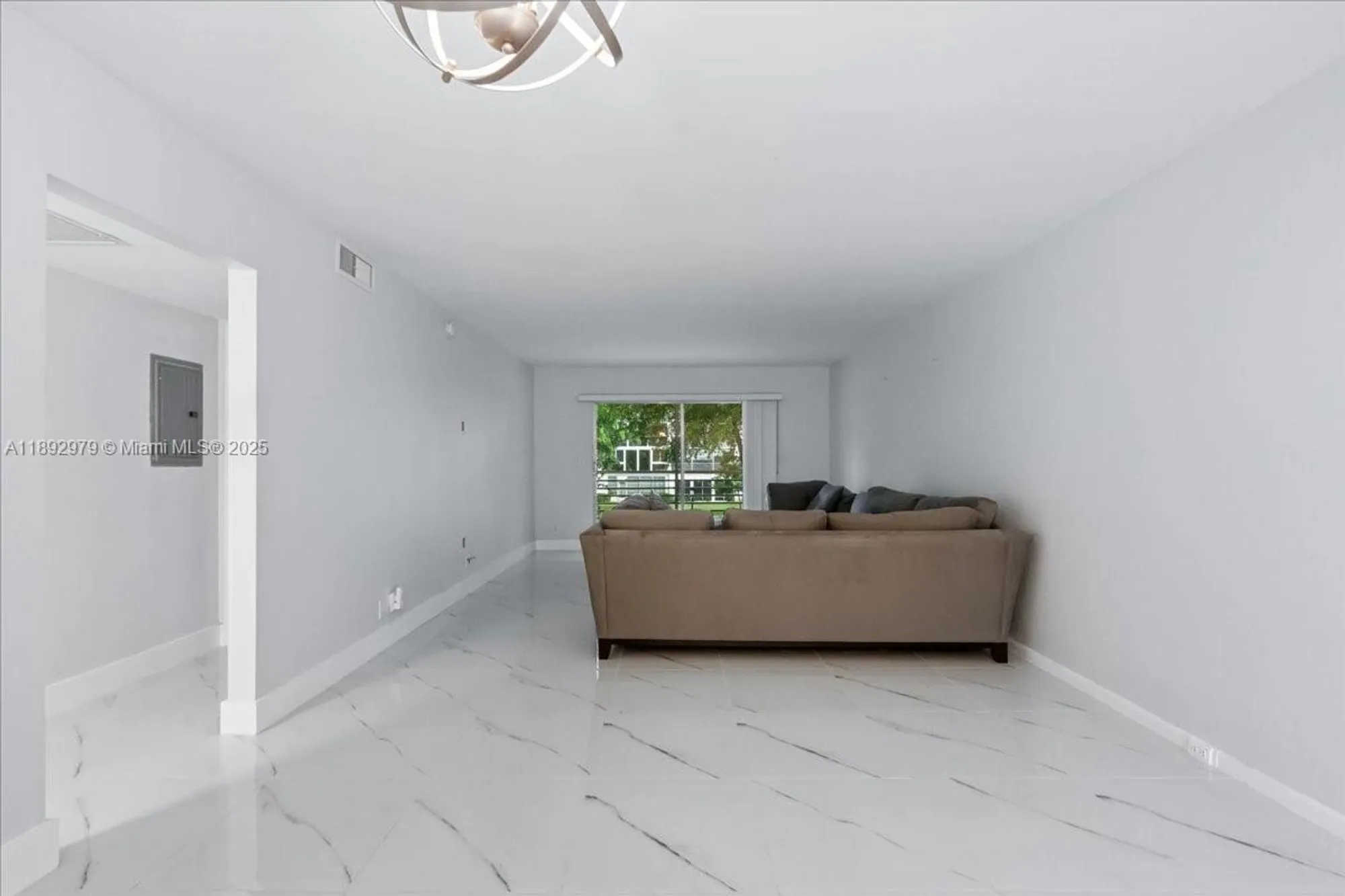 Property Slideshow image 4 of 23 | 2303 lucaya ln e2, Coconut Creek, FL, 33066