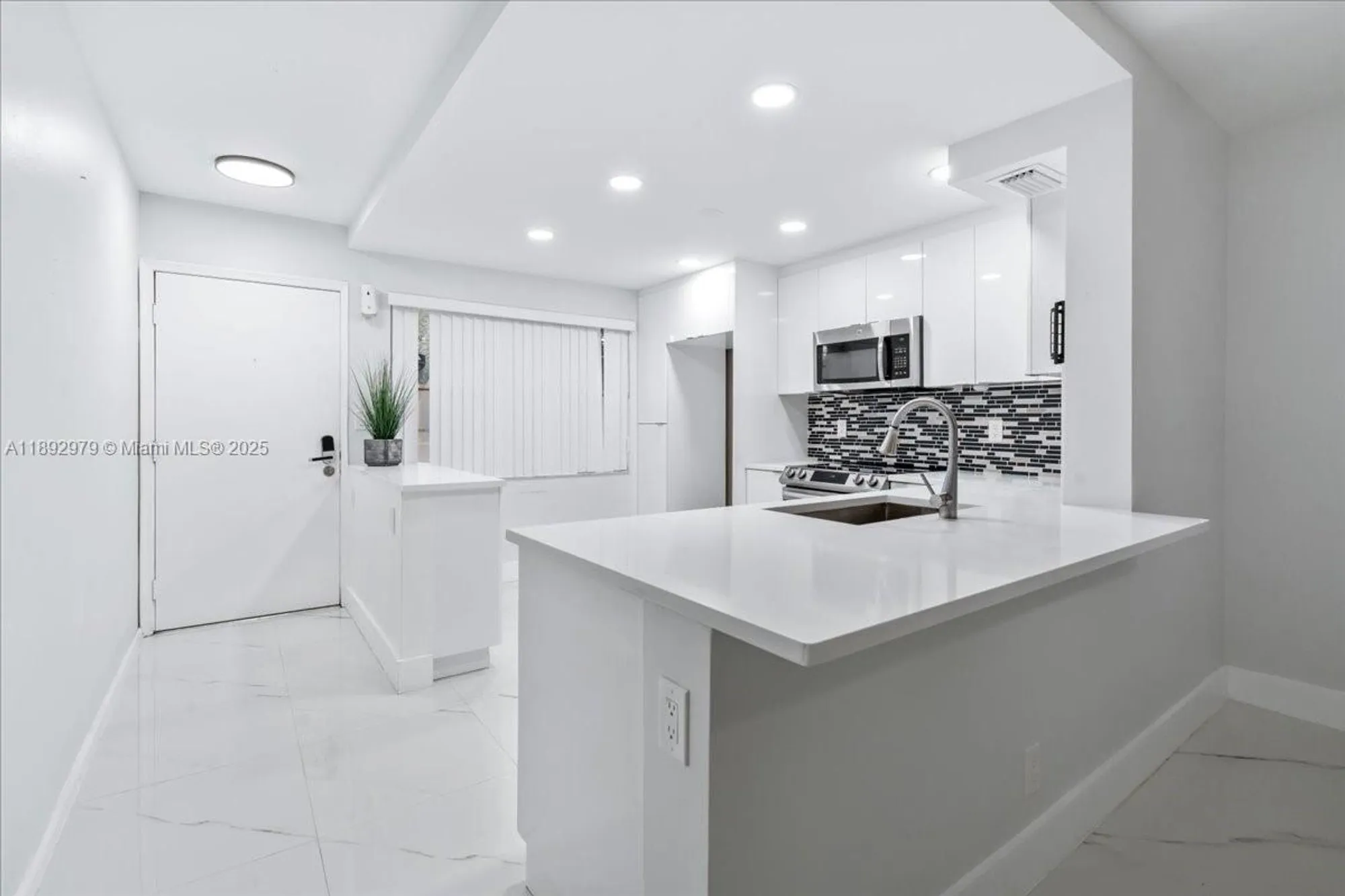 Property Slideshow image 5 of 23 | 2303 lucaya ln e2, Coconut Creek, FL, 33066