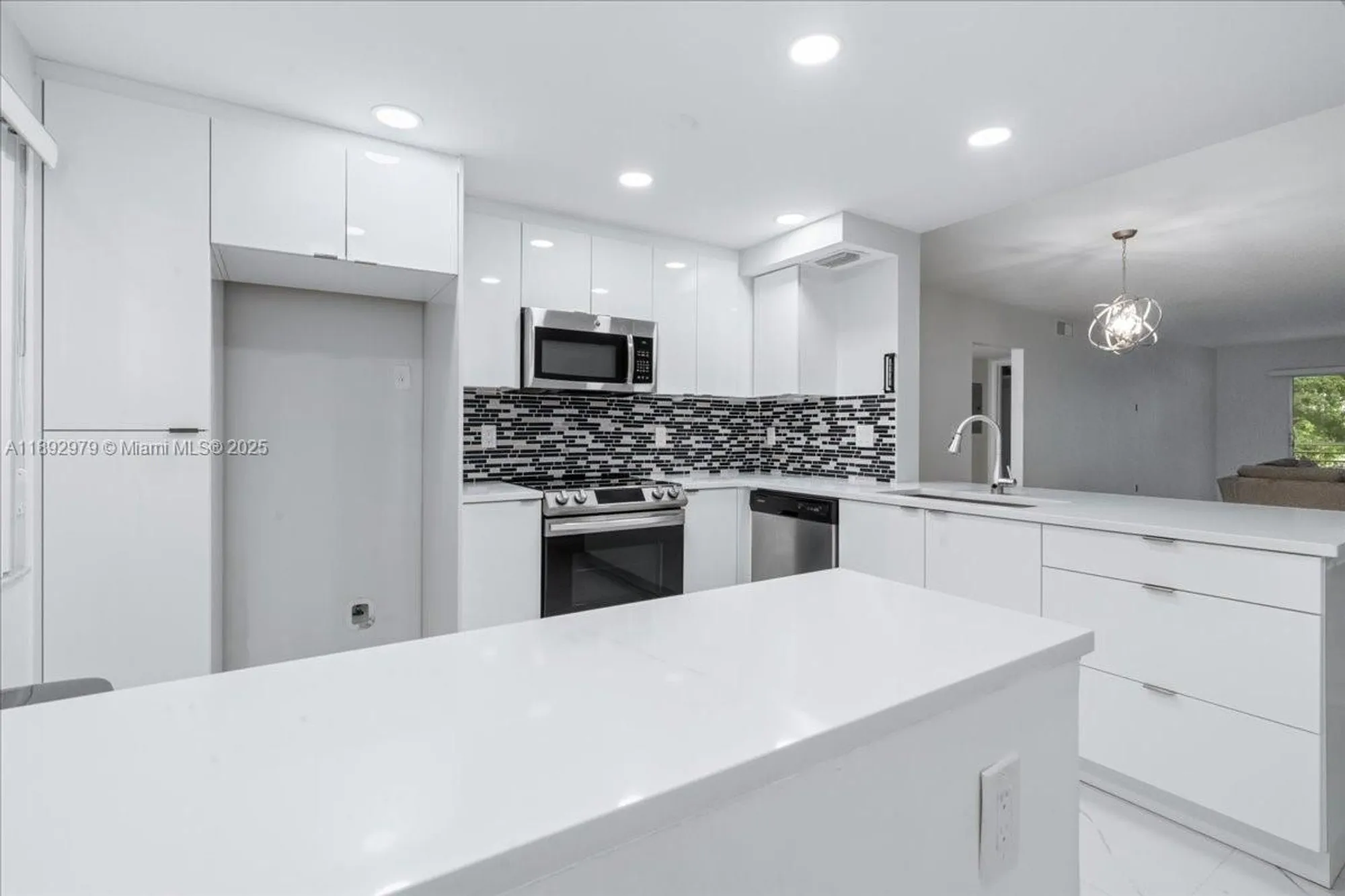 Property Slideshow image 7 of 23 | 2303 lucaya ln e2, Coconut Creek, FL, 33066