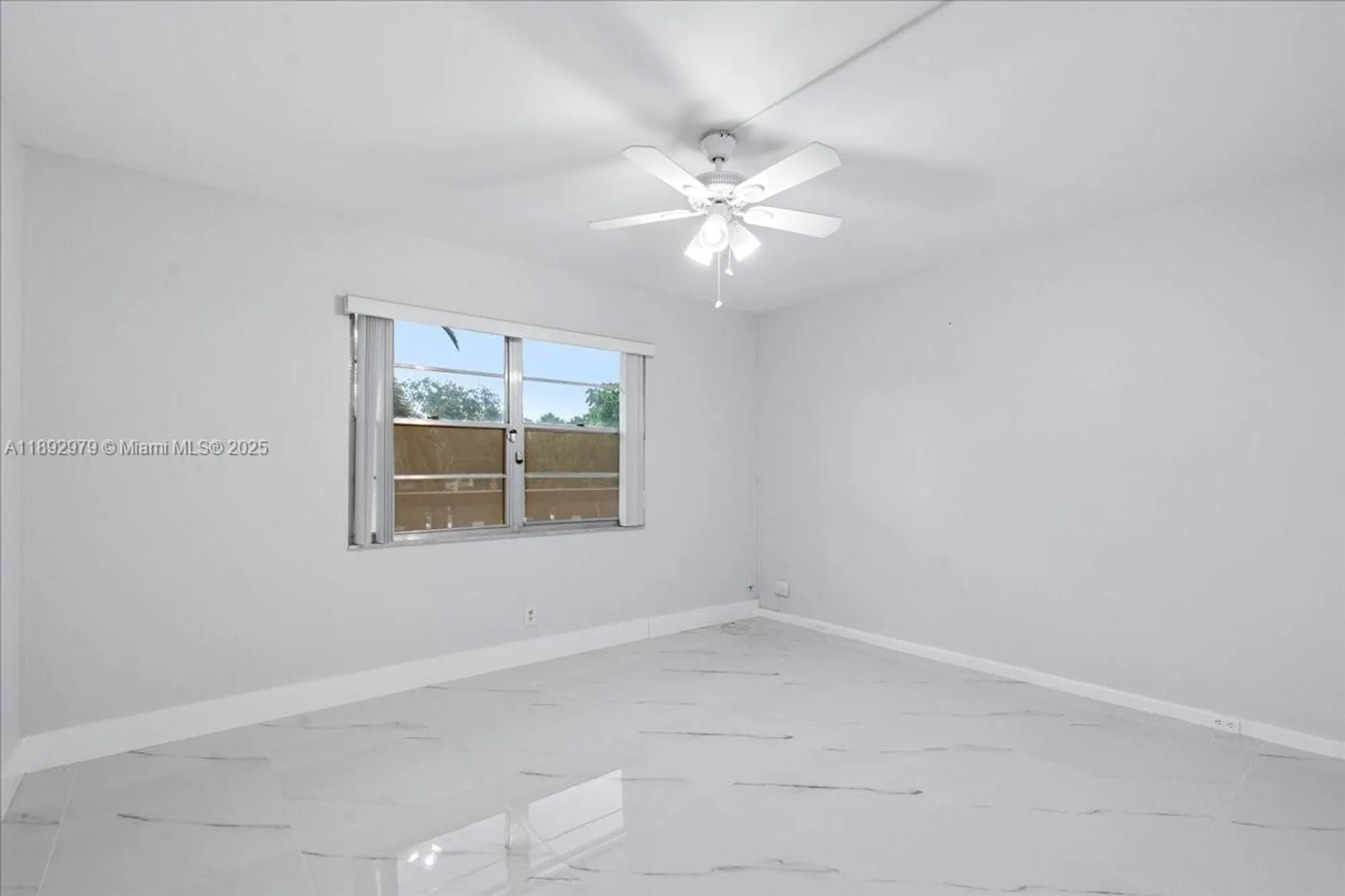 Property Slideshow image 8 of 23 | 2303 lucaya ln e2, Coconut Creek, FL, 33066