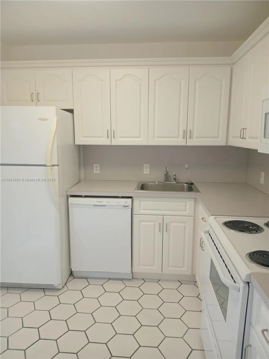 Property Slideshow image 19 of 21 | 20400 w country club dr apt 209, Aventura, FL, 33180