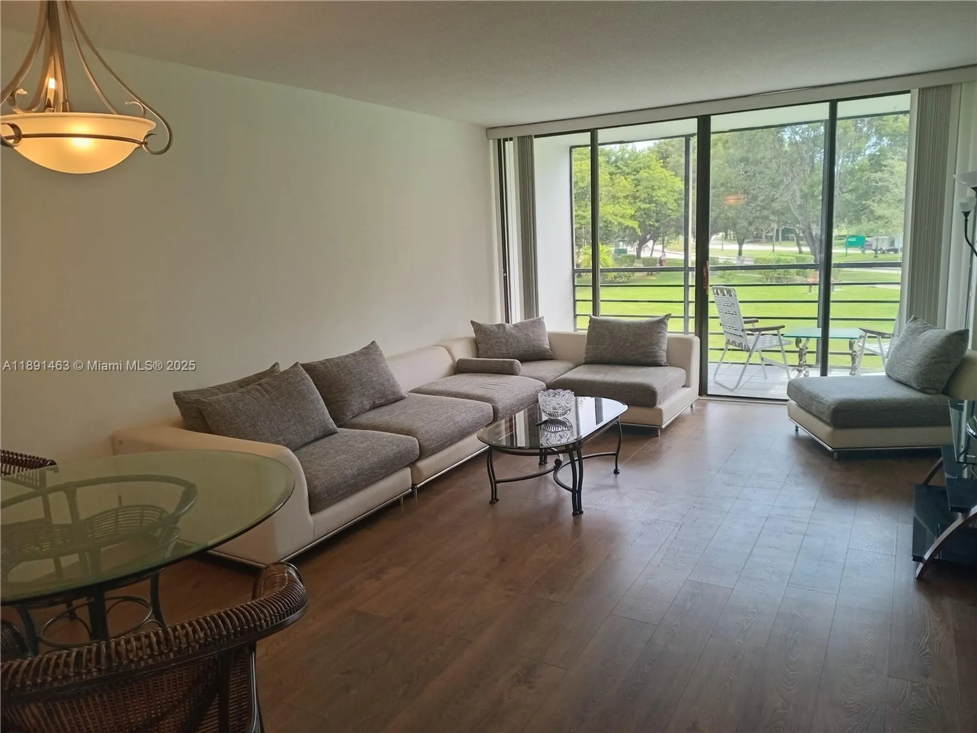 Property Slideshow image 10 of 21 | 20400 w country club dr apt 209, Aventura, FL, 33180