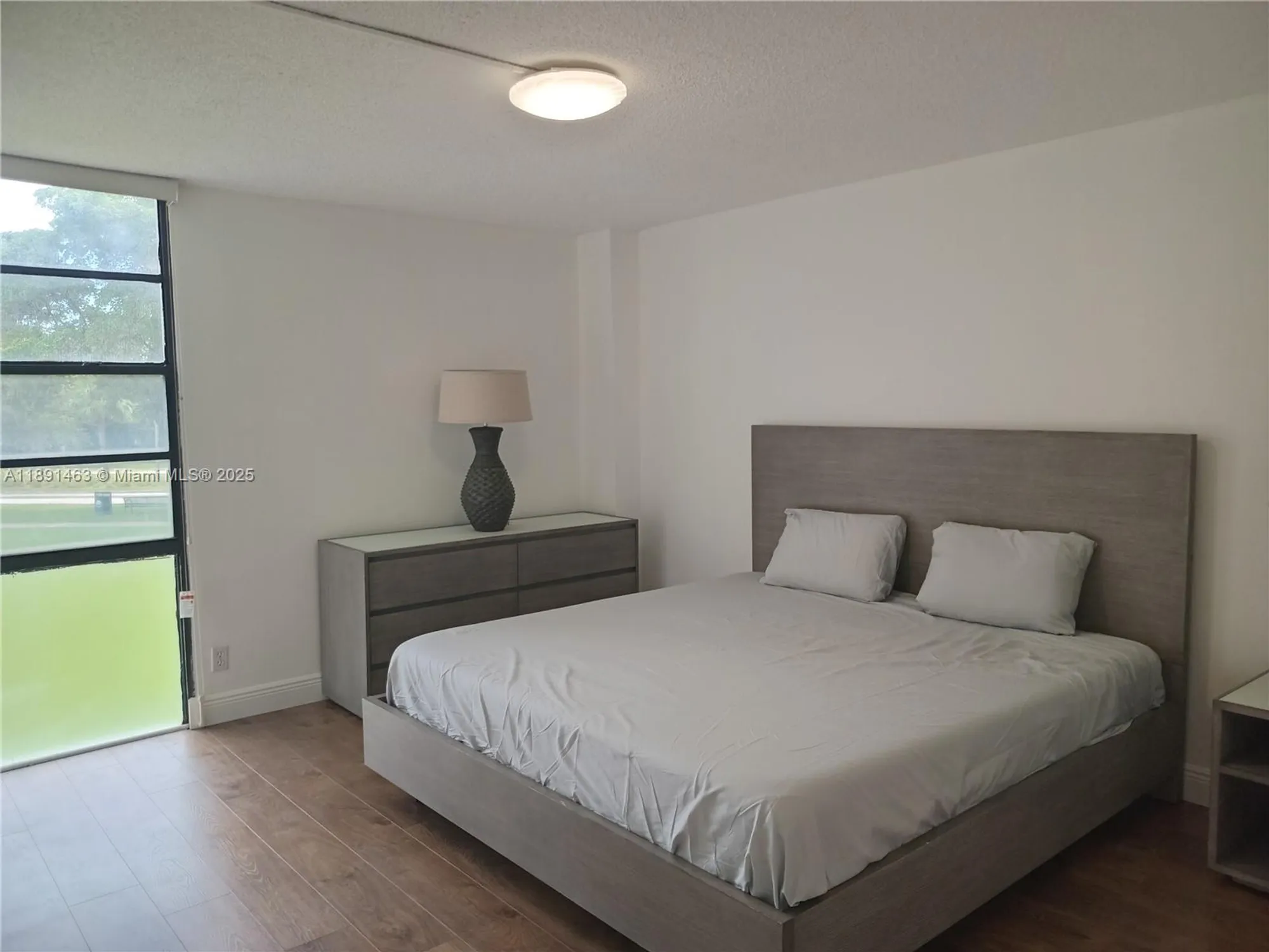 Property Slideshow image 13 of 21 | 20400 w country club dr apt 209, Aventura, FL, 33180