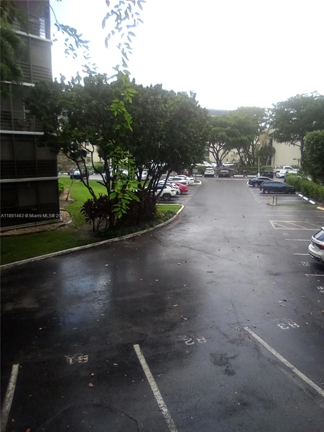 Property Slideshow image 2 of 21 | 20400 w country club dr apt 209, Aventura, FL, 33180