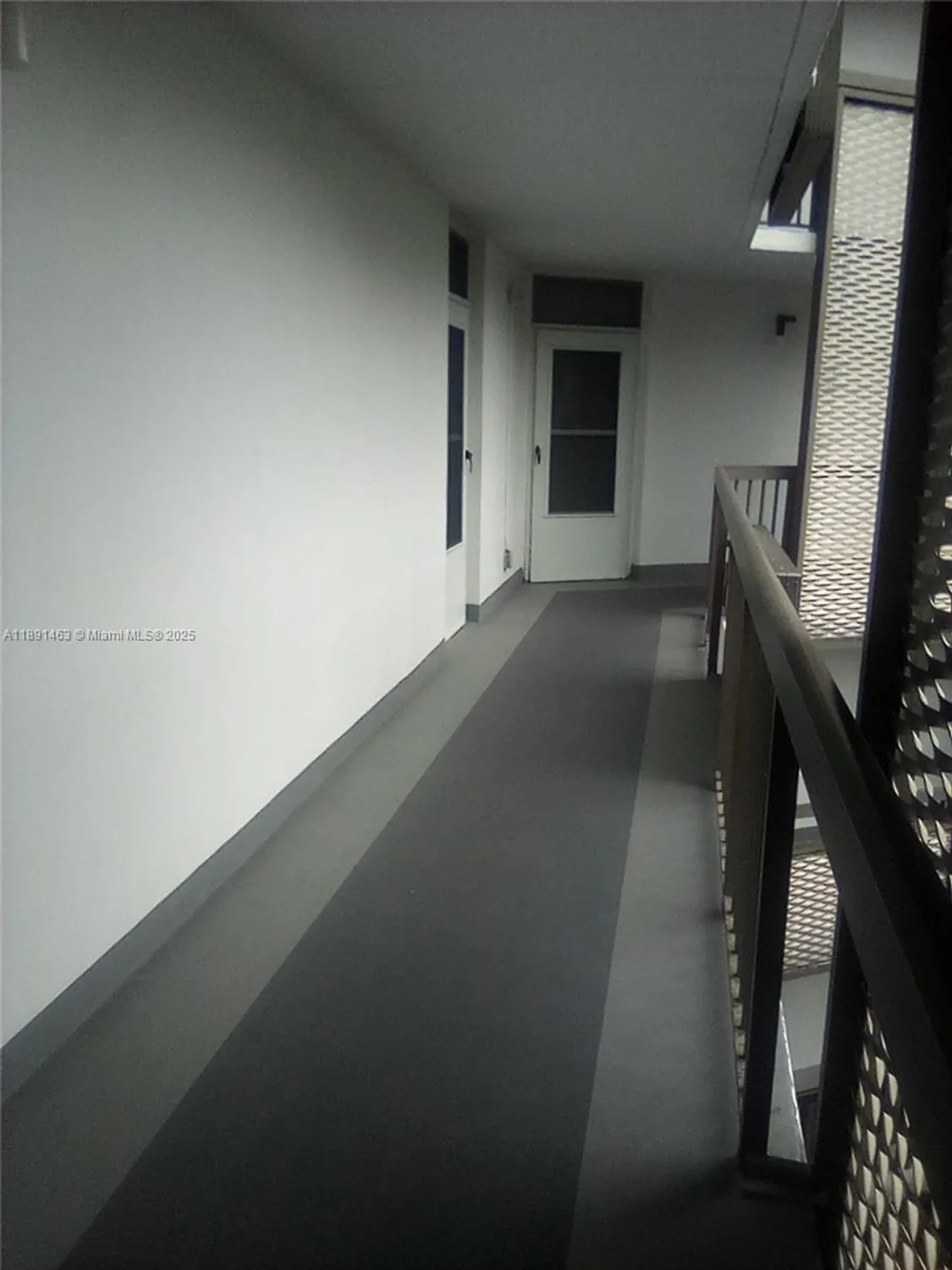 Property Slideshow image 3 of 21 | 20400 w country club dr apt 209, Aventura, FL, 33180