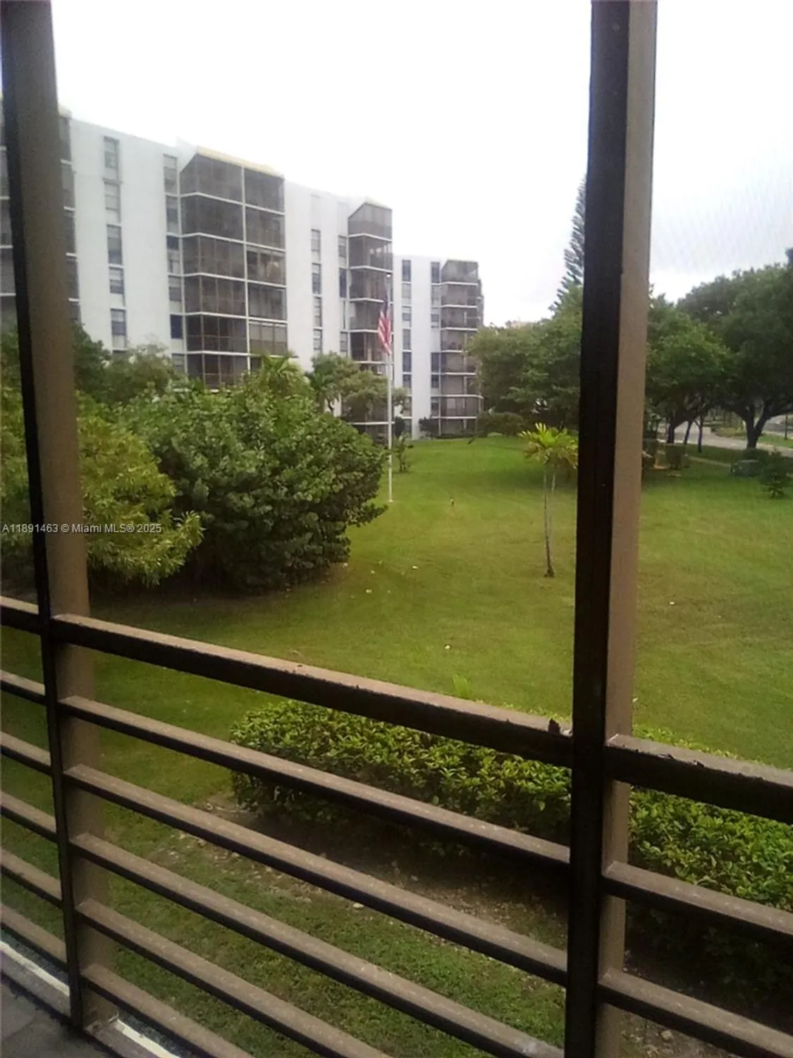 Property Slideshow image 4 of 21 | 20400 w country club dr apt 209, Aventura, FL, 33180