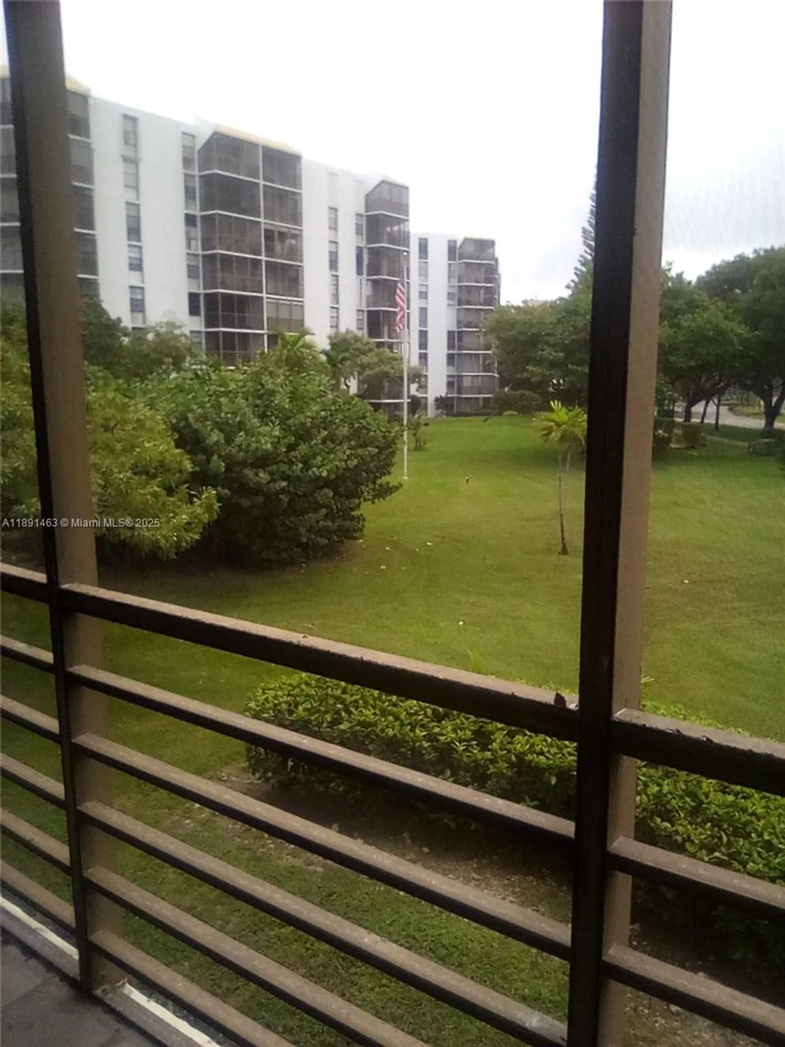 Property Slideshow image 6 of 21 | 20400 w country club dr apt 209, Aventura, FL, 33180