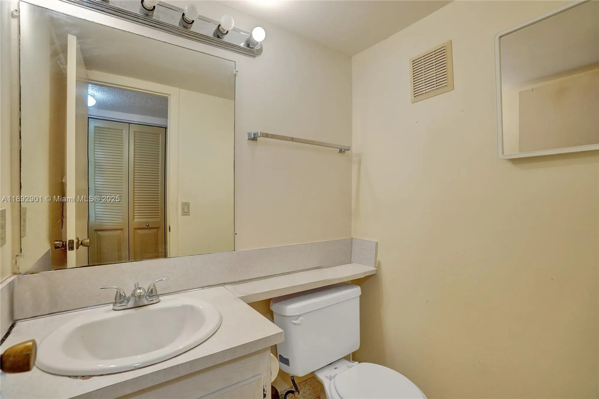 Property Slideshow image 19 of 28 | 122 oakridge i # 122, Deerfield Beach, FL, 33442