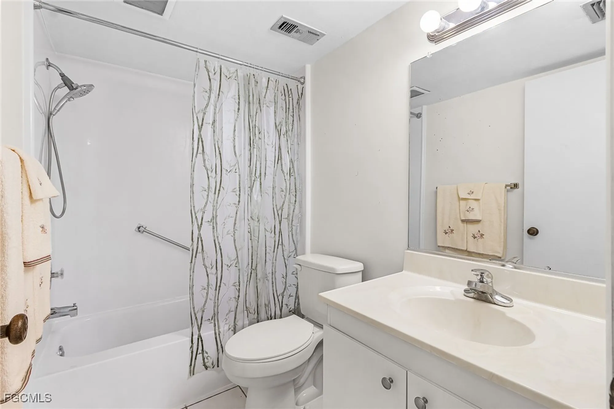 Property Slideshow image 16 of 32 | 1700 pine valley dr 211, Fort Myers, FL, 33907