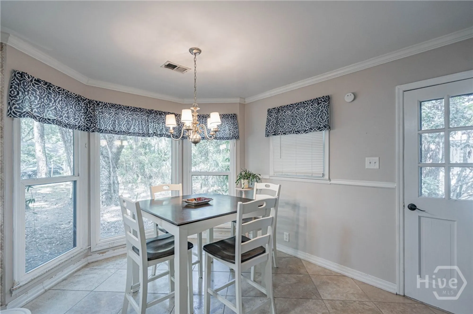Property Slideshow image 33 of 38 | 4 tomochichi ln, Savannah, GA, 31411