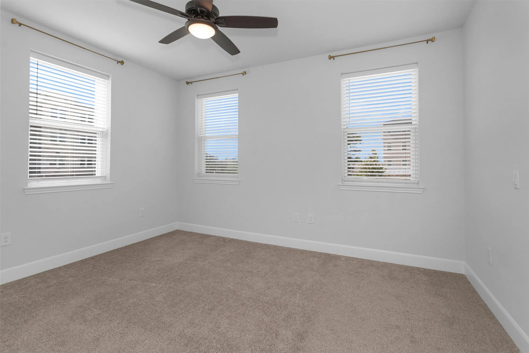 Property Slideshow image 18 of 37 | 6804 westview dr apt 2207, Houston, TX, 77055