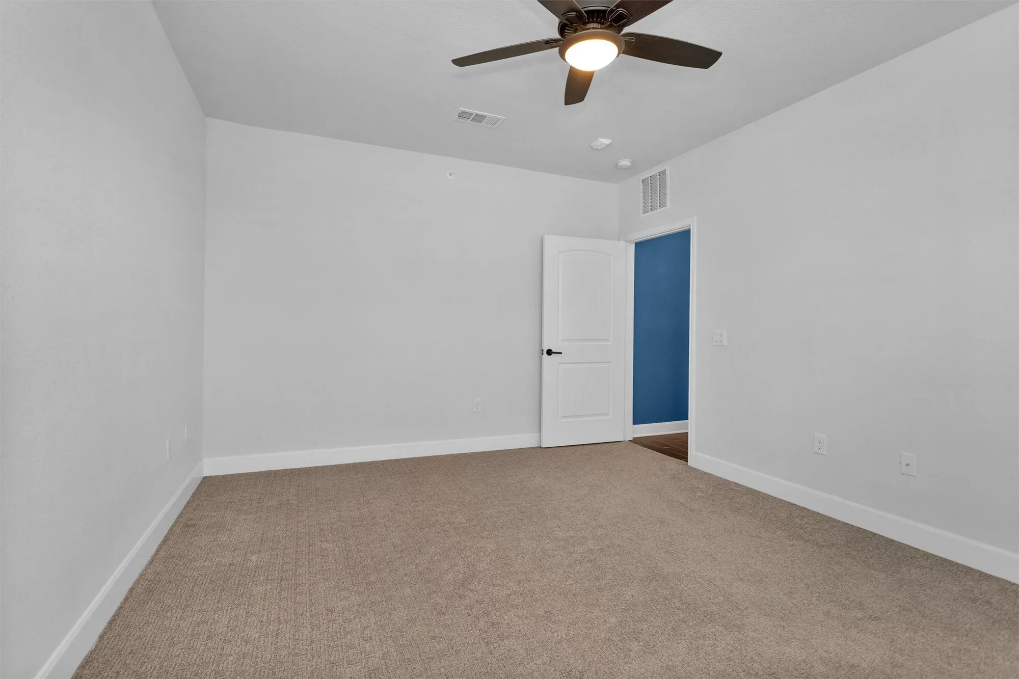 Property Slideshow image 24 of 37 | 6804 westview dr apt 2207, Houston, TX, 77055