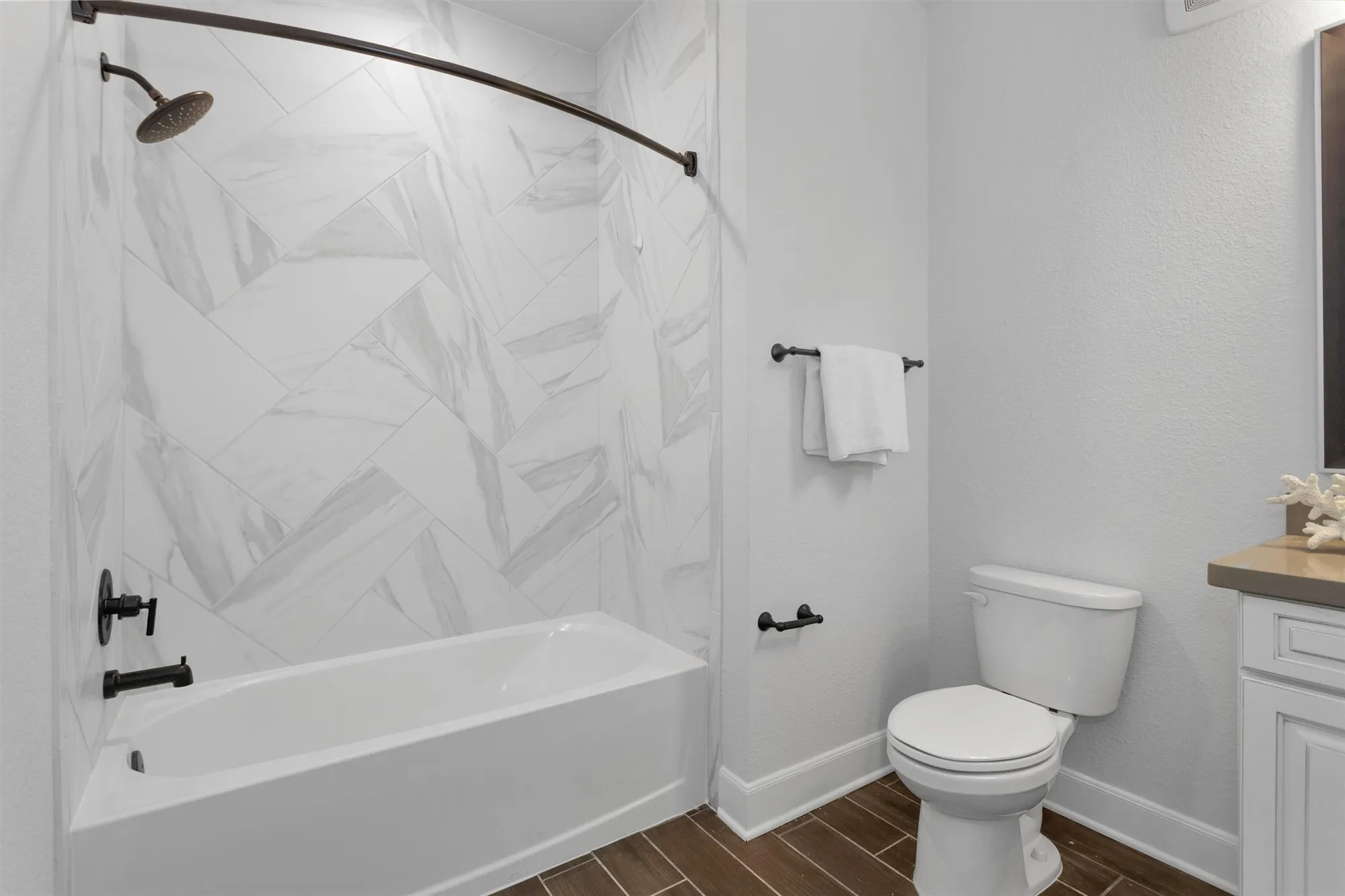 Property Slideshow image 22 of 37 | 6804 westview dr apt 2207, Houston, TX, 77055