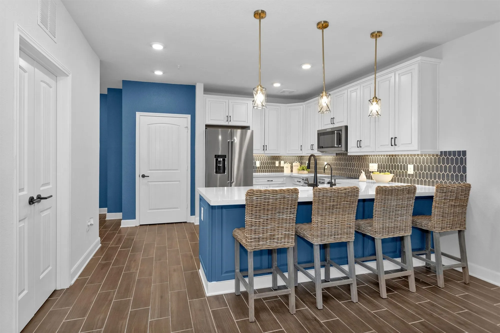 Property Slideshow image 8 of 37 | 6804 westview dr apt 2207, Houston, TX, 77055