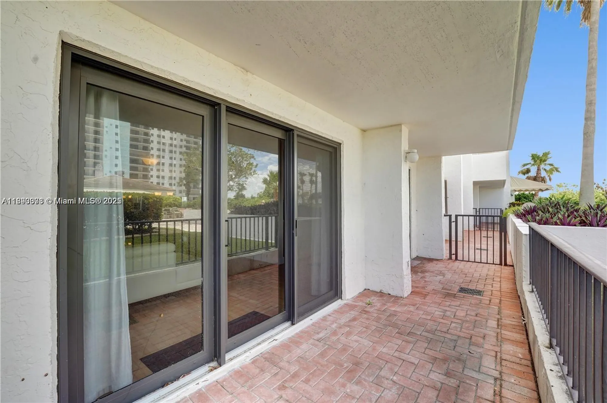 Property Slideshow image 14 of 41 | 1201 s ocean dr apt 405s, Hollywood, FL, 33019
