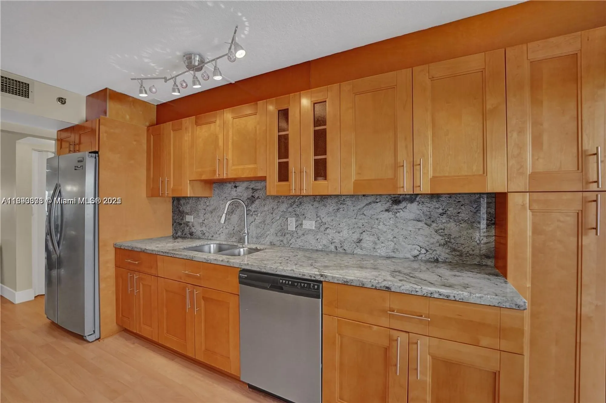 Property Slideshow image 11 of 41 | 1201 s ocean dr apt 405s, Hollywood, FL, 33019