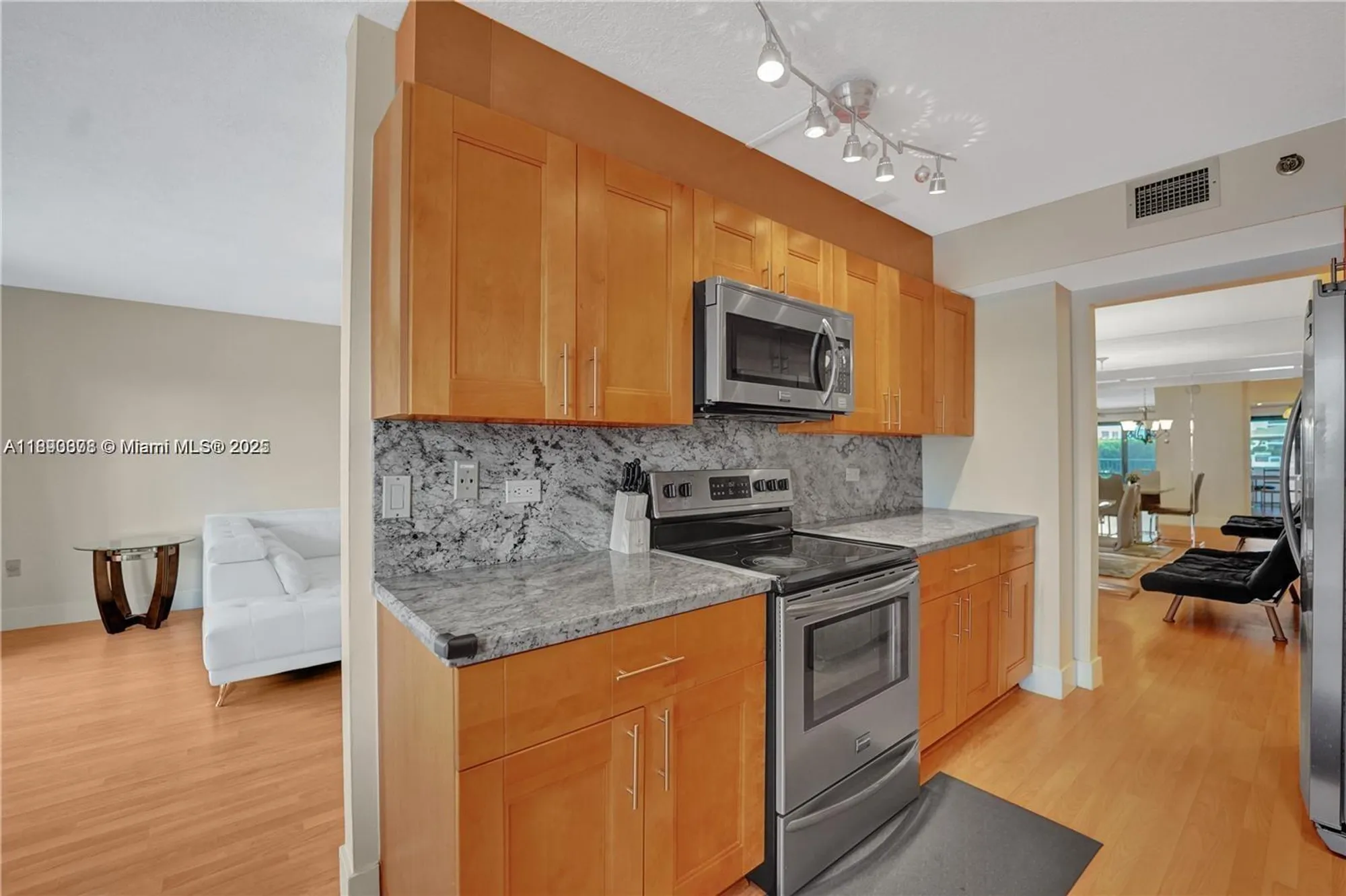 Property Slideshow image 9 of 41 | 1201 s ocean dr apt 405s, Hollywood, FL, 33019