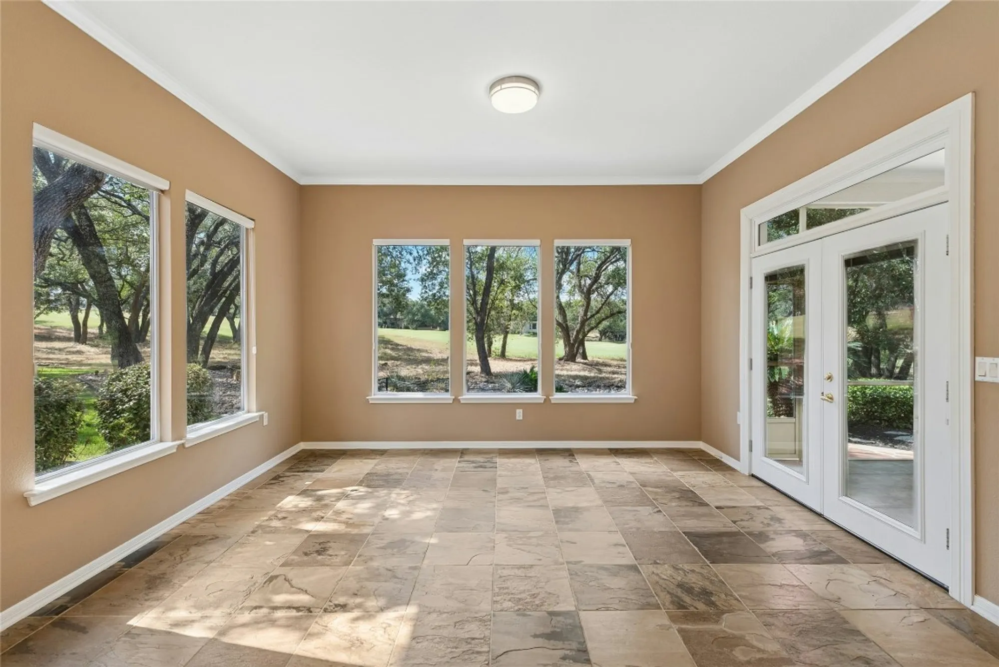 Property Slideshow image 14 of 40 | 115 golf view dr, Georgetown, TX, 78633