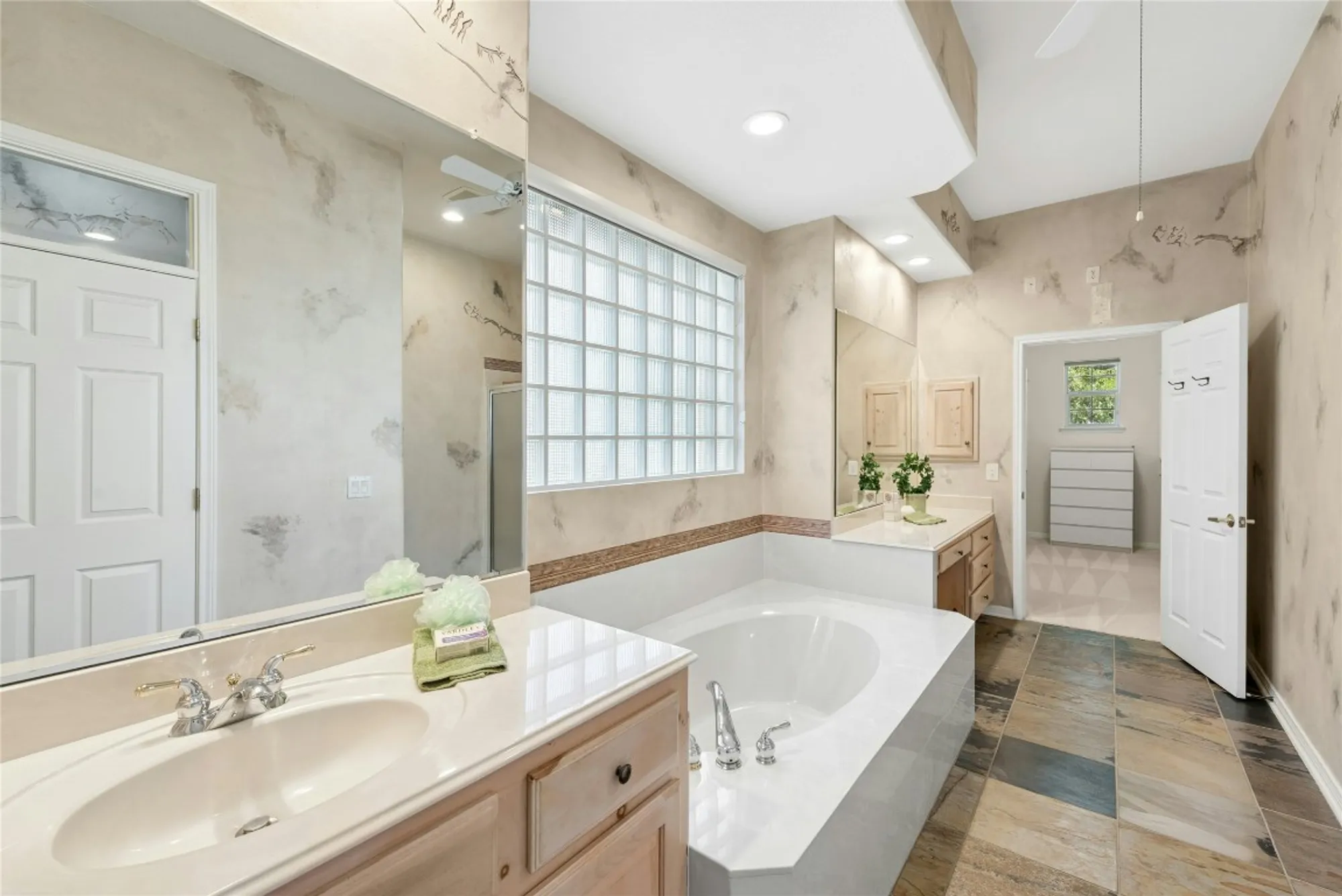 Property Slideshow image 18 of 40 | 115 golf view dr, Georgetown, TX, 78633