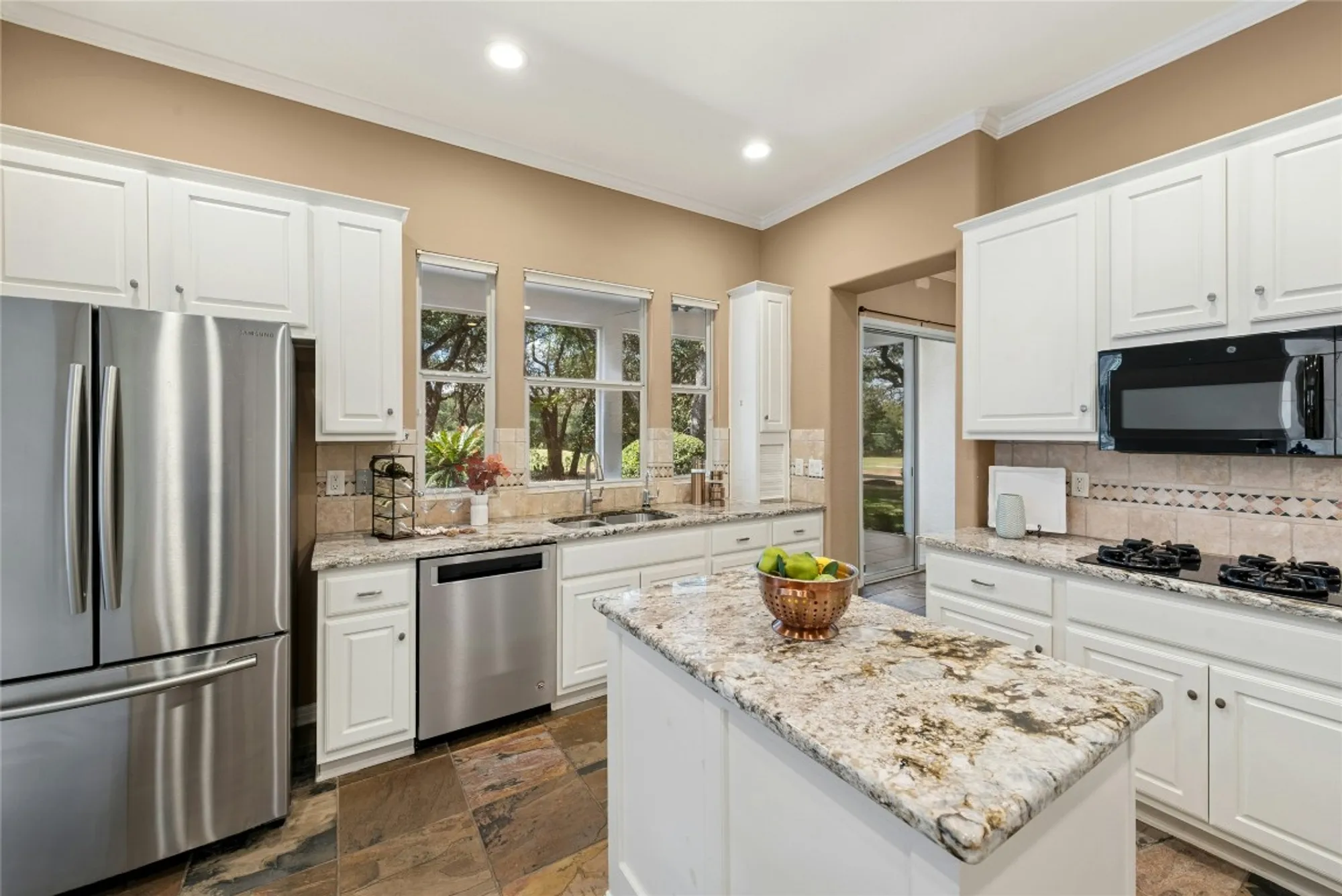 Property Slideshow image 10 of 40 | 115 golf view dr, Georgetown, TX, 78633